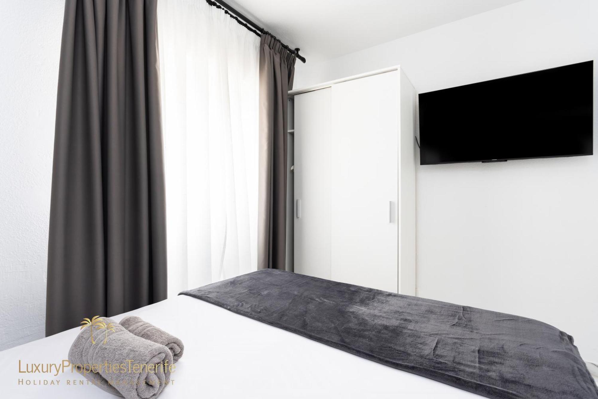 Iris Apartment *