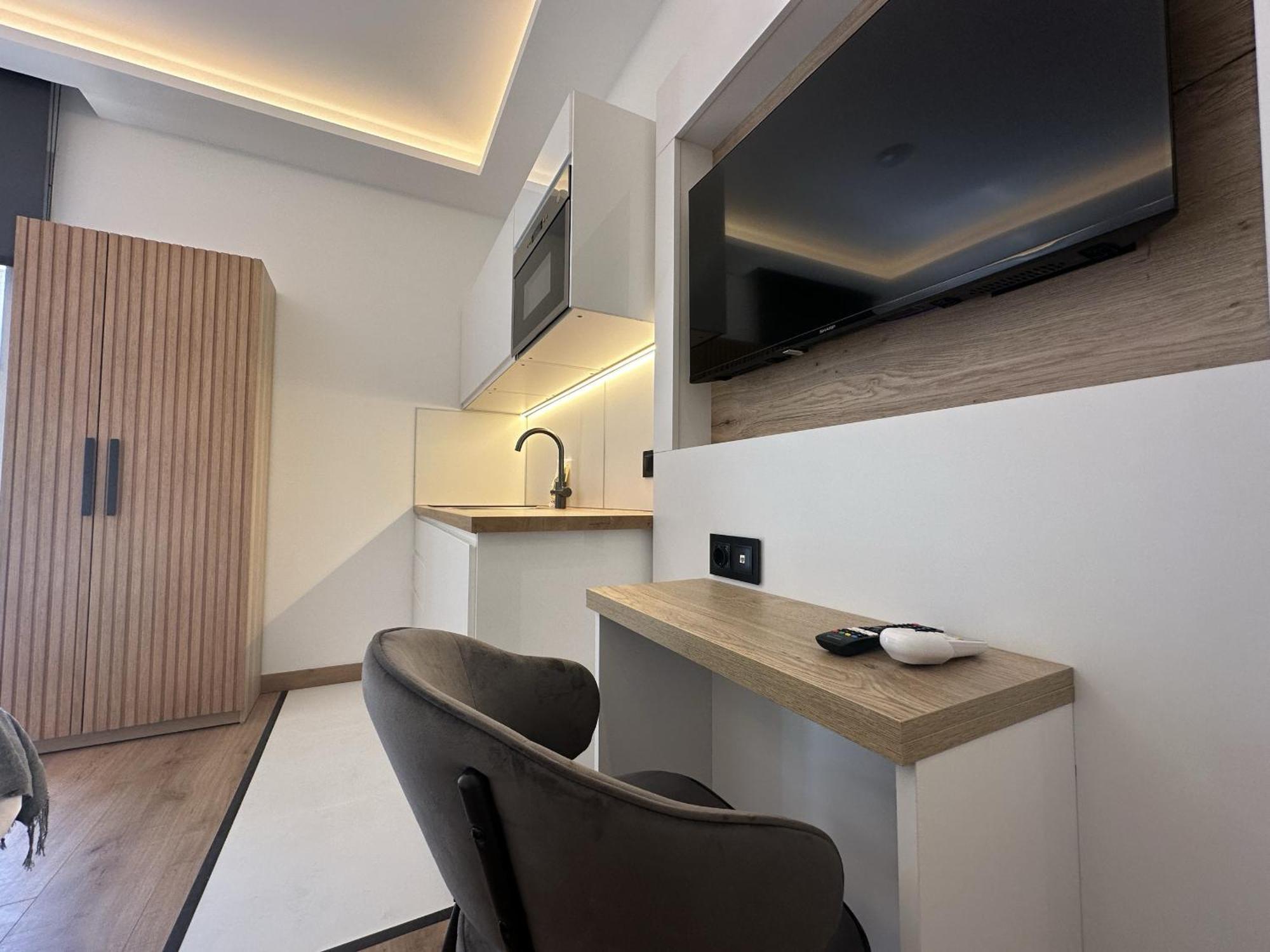 Irreverents Apartment