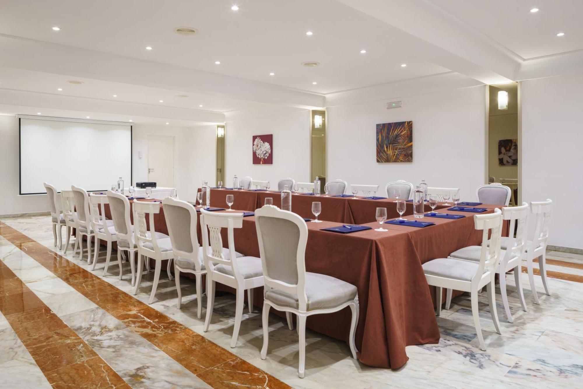 Ayre Hotel