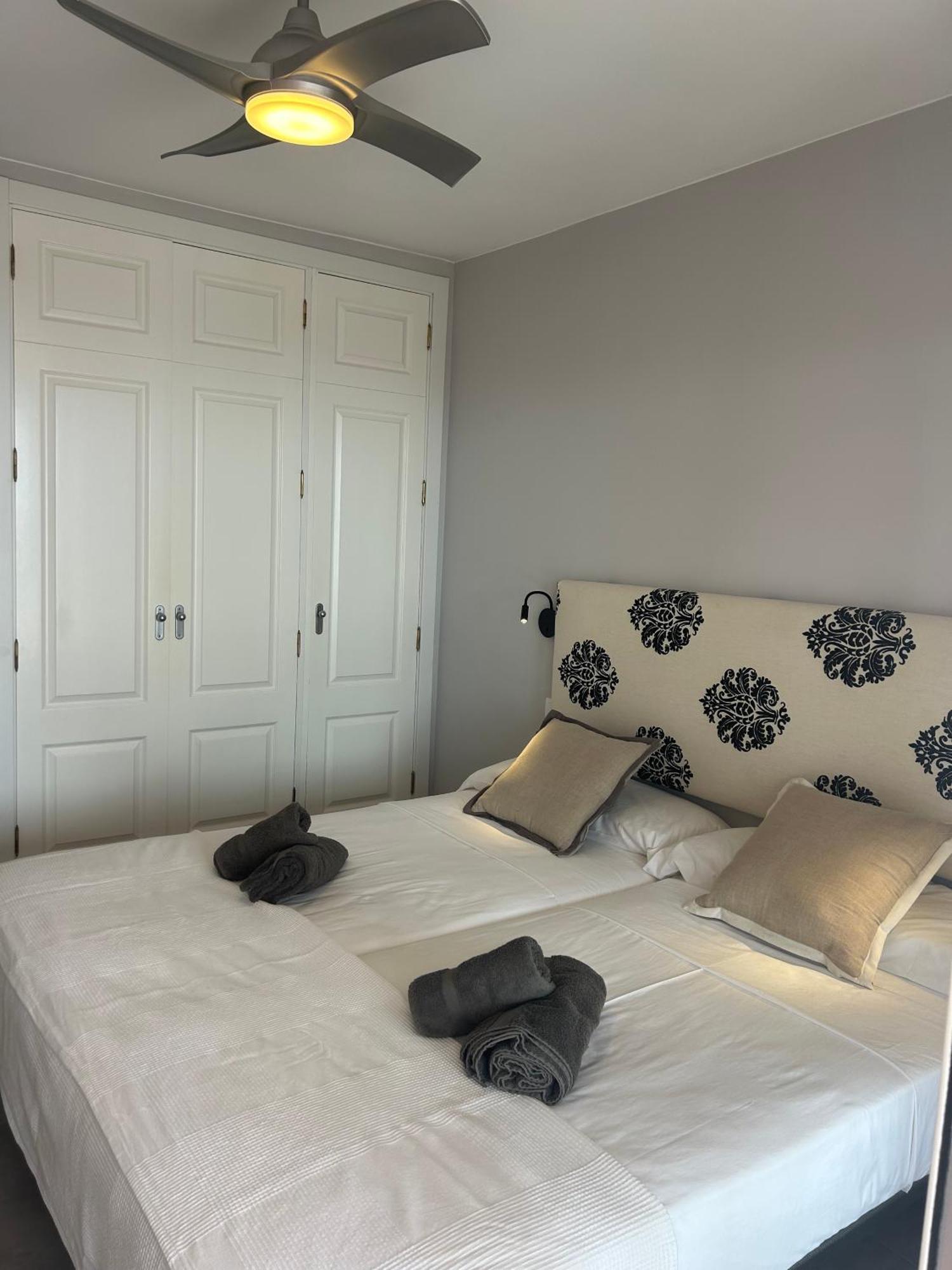 Apartamento Playa Del Duque-amazing Views 2 Bedroom