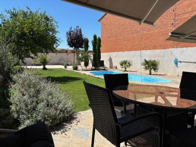 Mandres. Casa Con Jardin Y Piscina. Proximo A Puy Du Fou. Totanés