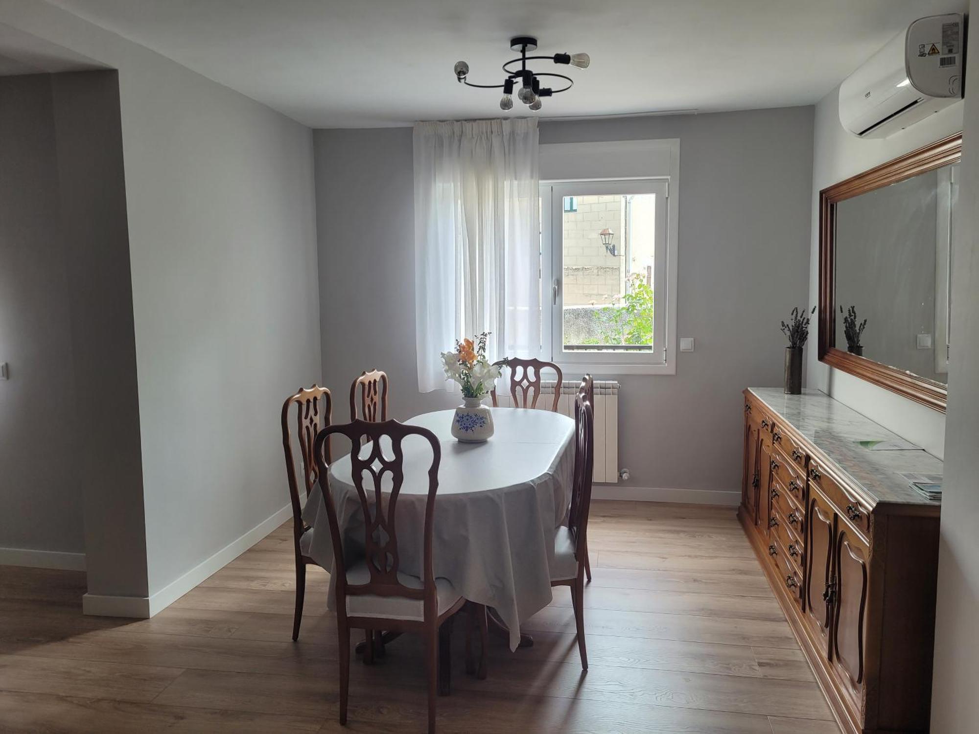 Casa Julio, Bonita Casa Comoda Y Espaciosa, Totalmente Reformada Con Terraza Y Jardin Privado Сasa de vacaciones Riezu
