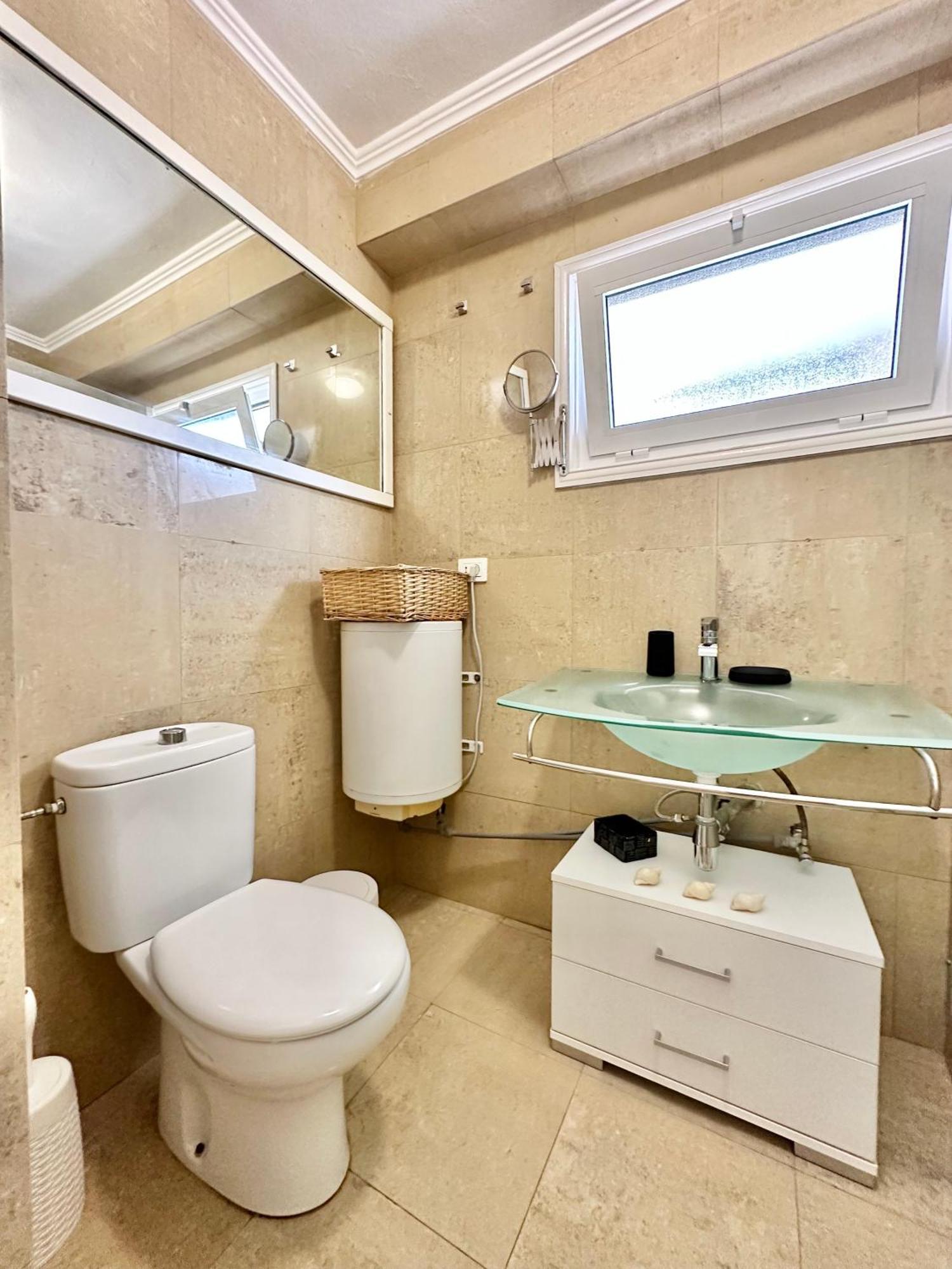 First Line Attic - Adults Only - Apartamento
