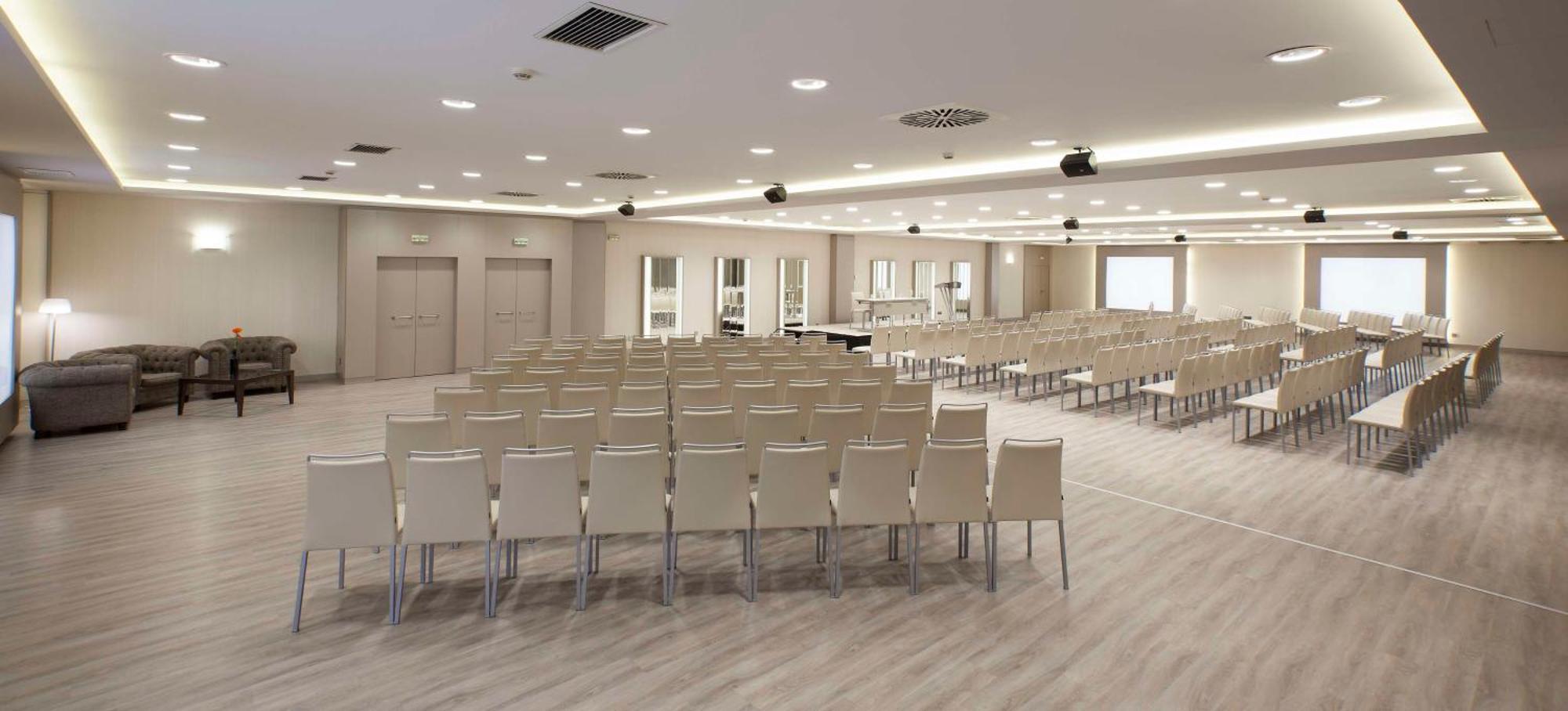 Nh Iruna Park Hotel 4*