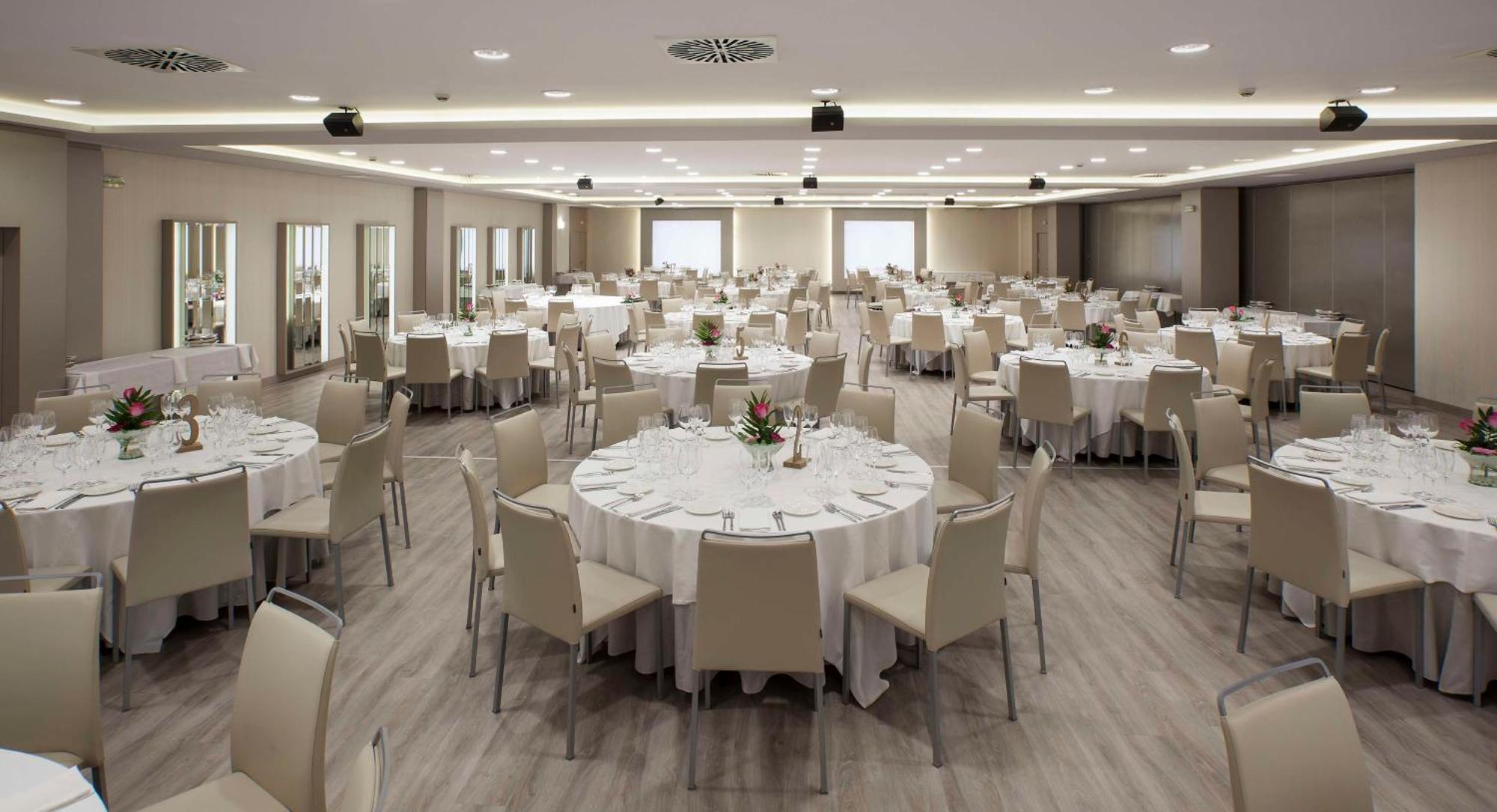 Nh Iruna Park Hotel 4*
