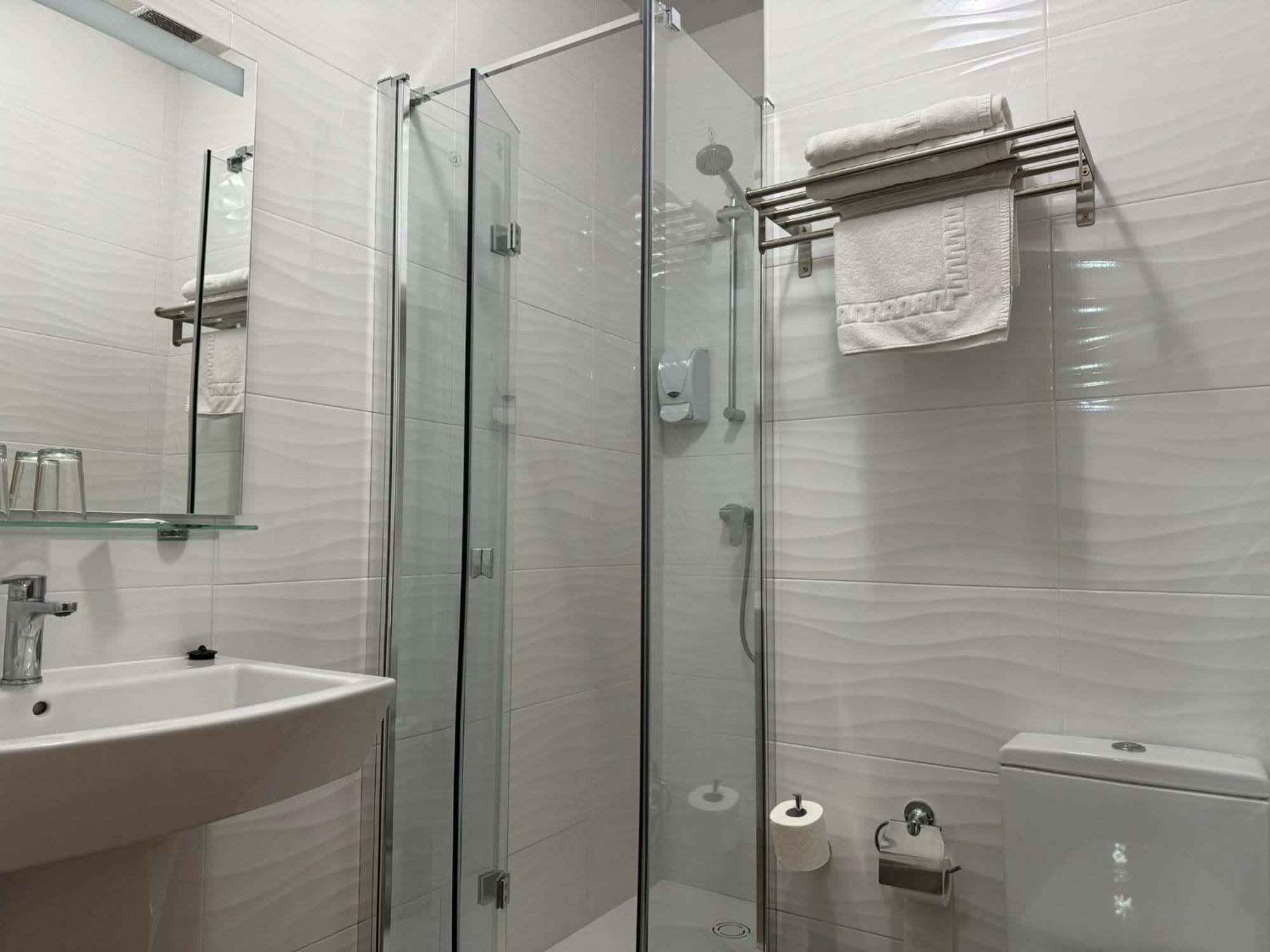 Aribel Longinos Guest house