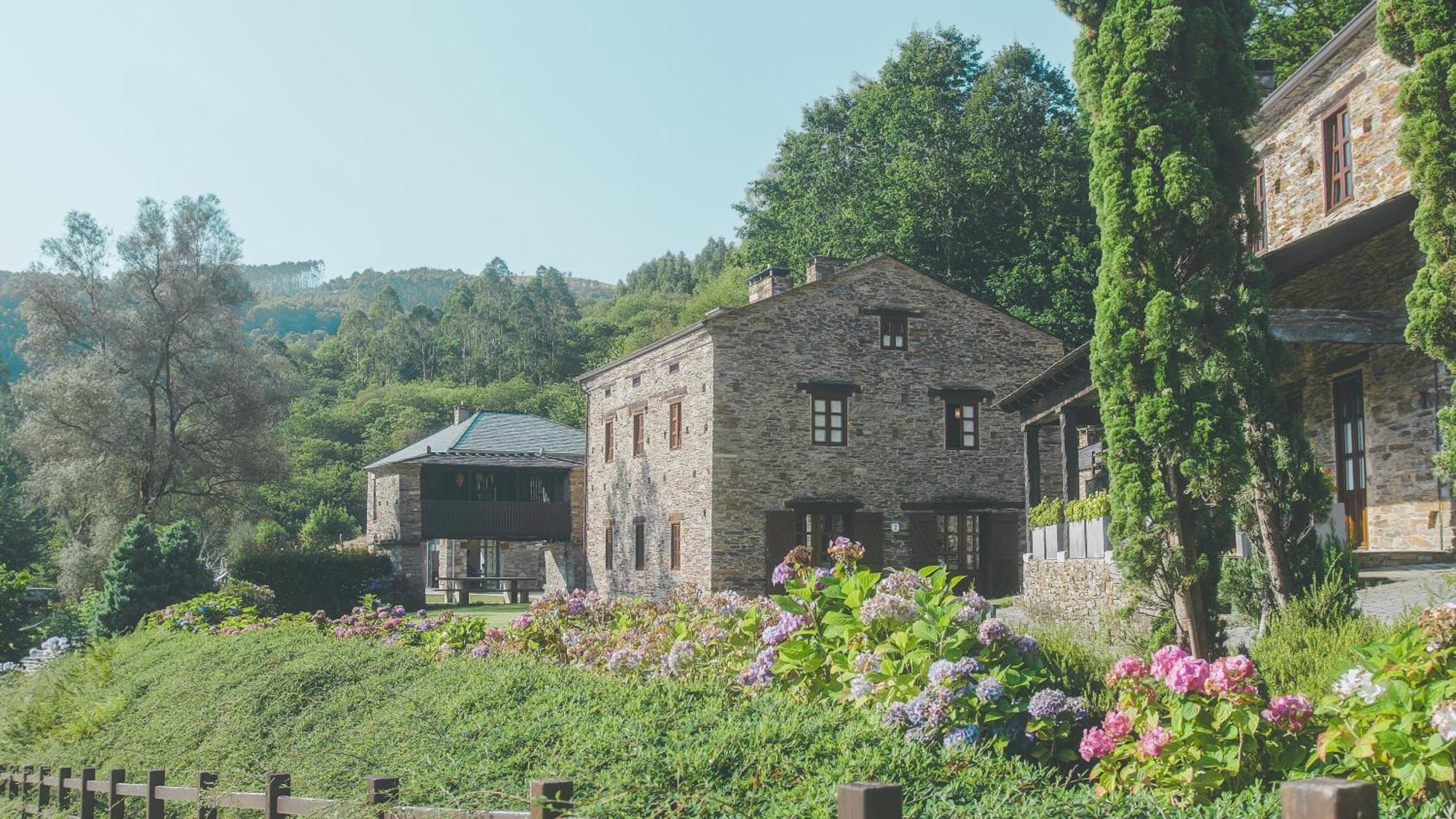 Complejo Rural Casona De *