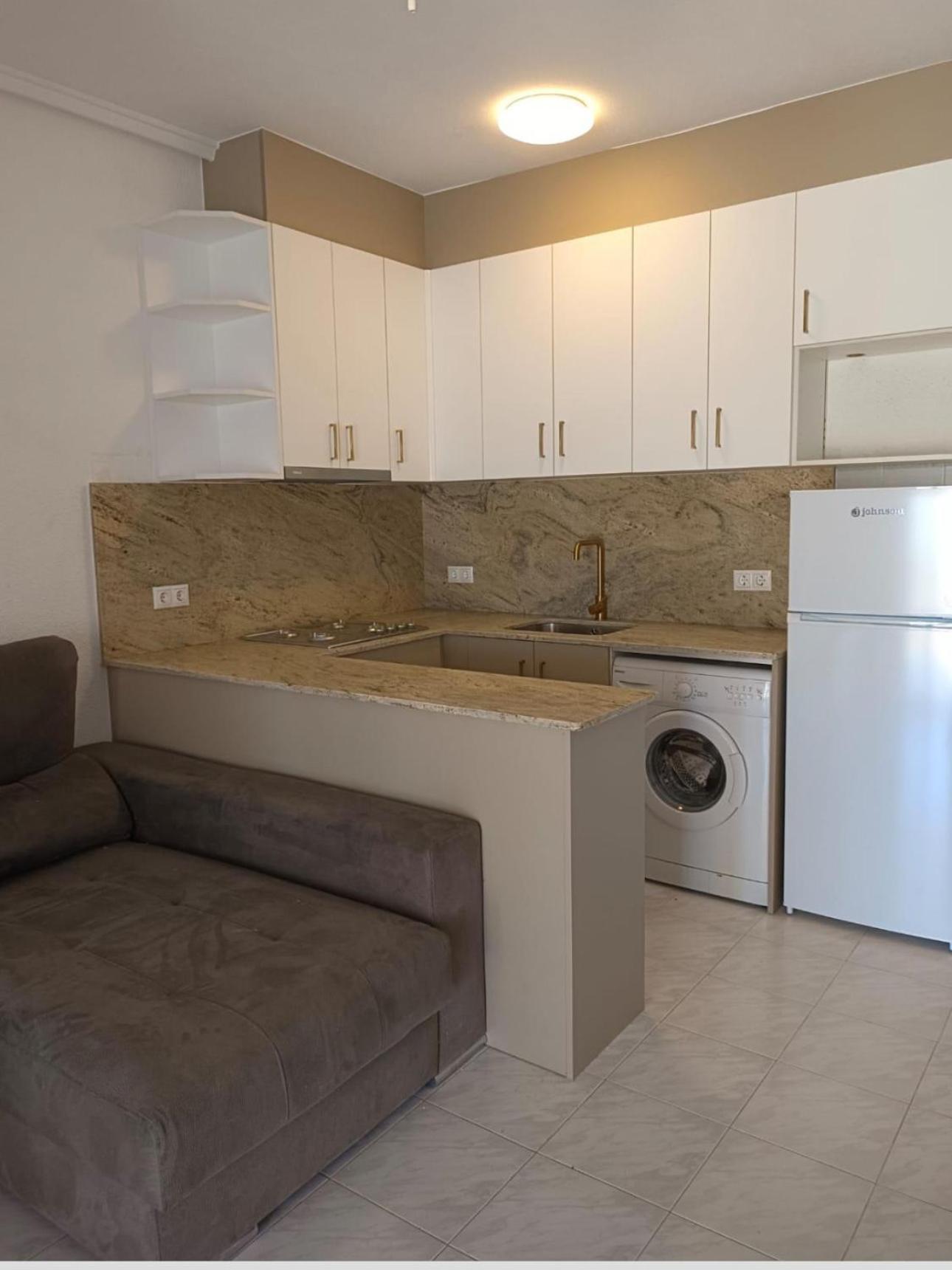 2-bed 10 Min Drive To The Beach! Apartment