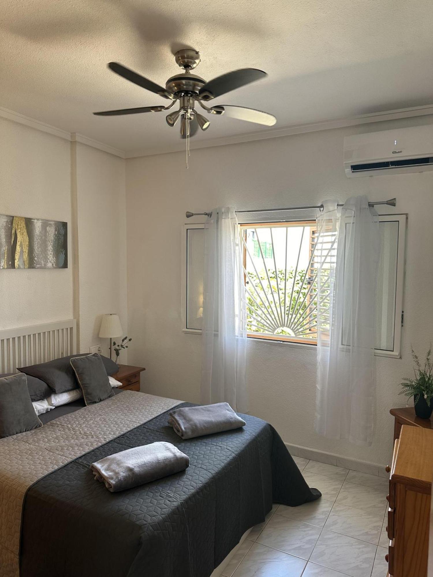 2-bed 10 Min Drive To The Beach! Apartment *