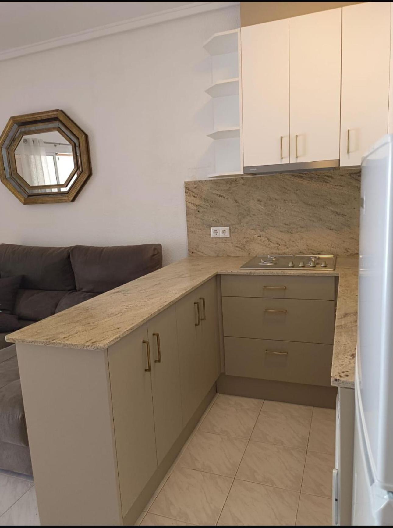 2-bed 10 Min Drive To The Beach! Apartment *