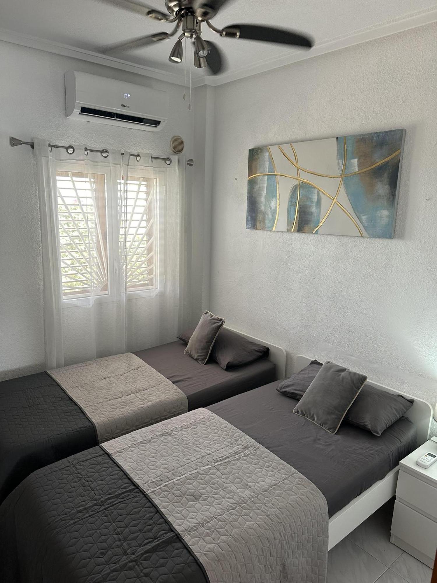2-bed 10 Min Drive To The Beach! *