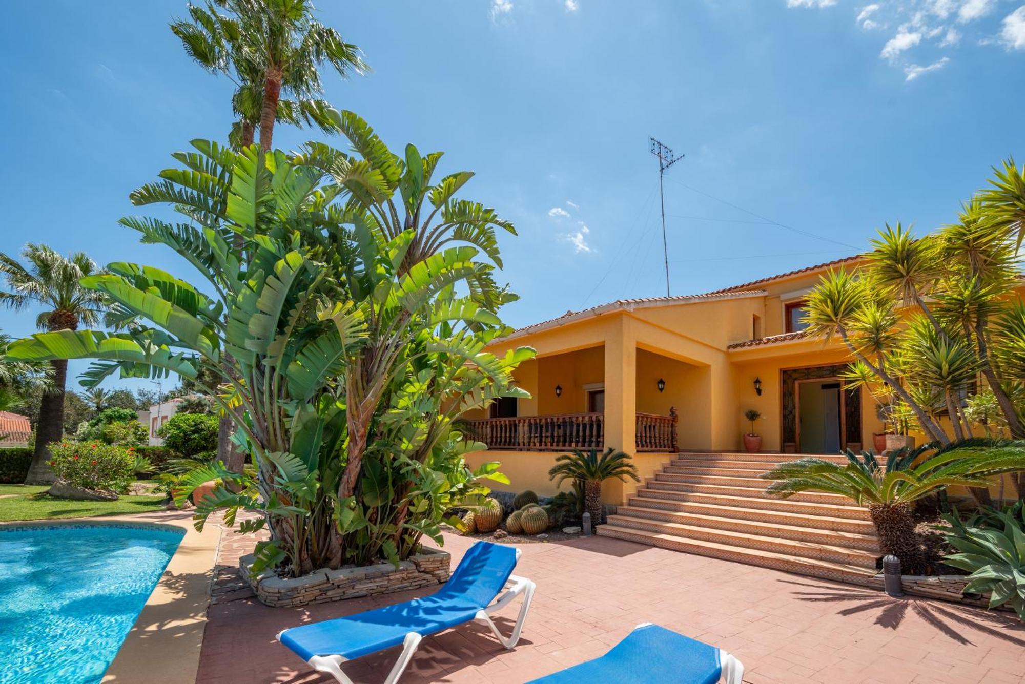 With Private Pool And Tennis Court 150 Metres From The Sea-villa El Olivo Denia