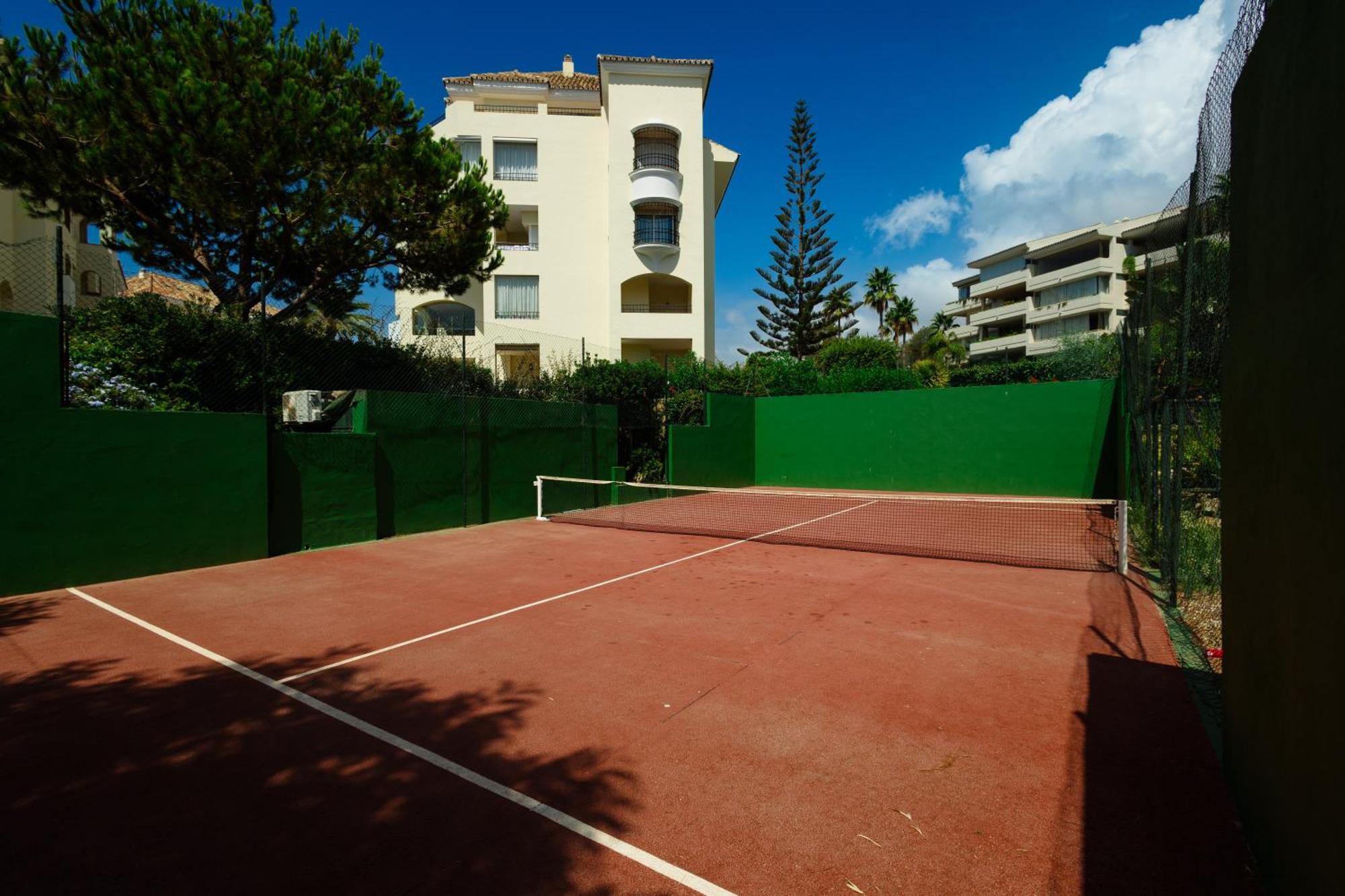 Apartamento With Direct Beach Access, In Hacienda Playa, Elviria