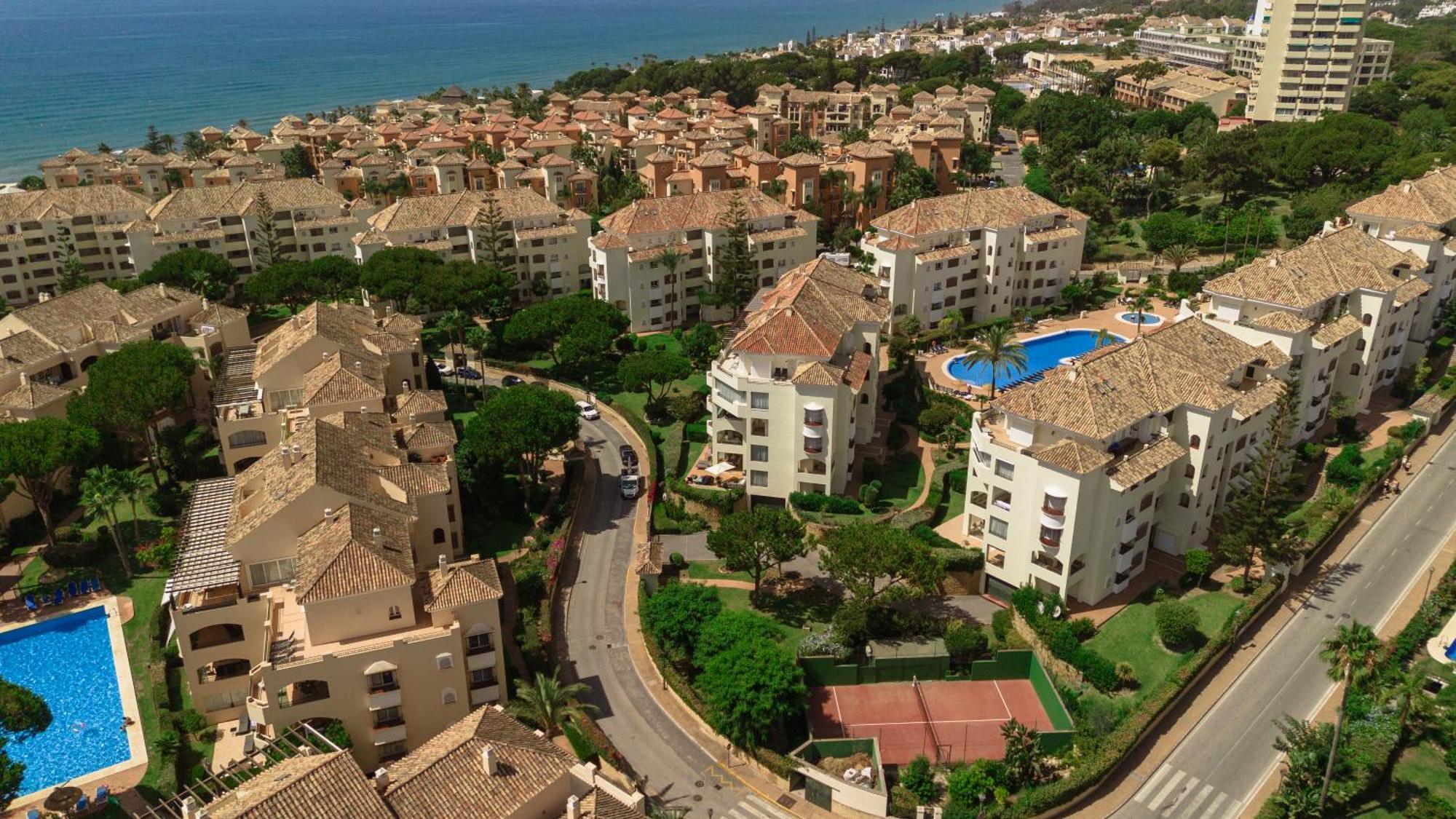2 Bedroom Next To The In Elviria, Apartment Marbella