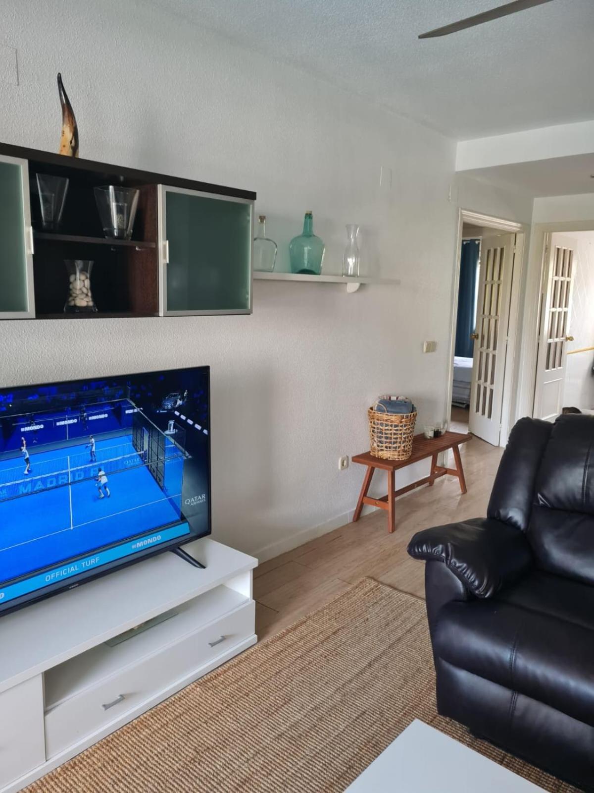 Apartment And Cozy Flat With Pool Next To The