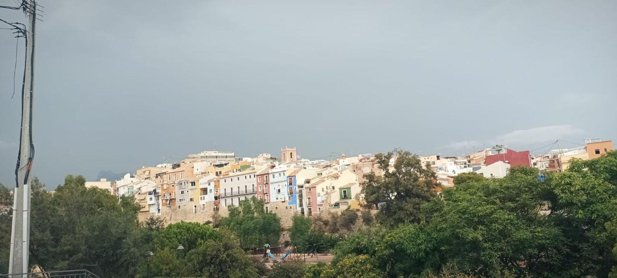 Casa De Tres Con Parking Bajo La Casa * Villajoyosa