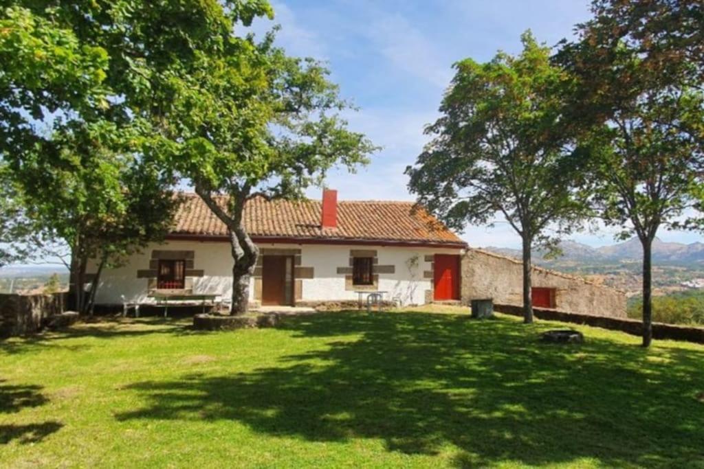 En El Monte De Bejar Chalet Cantagallo