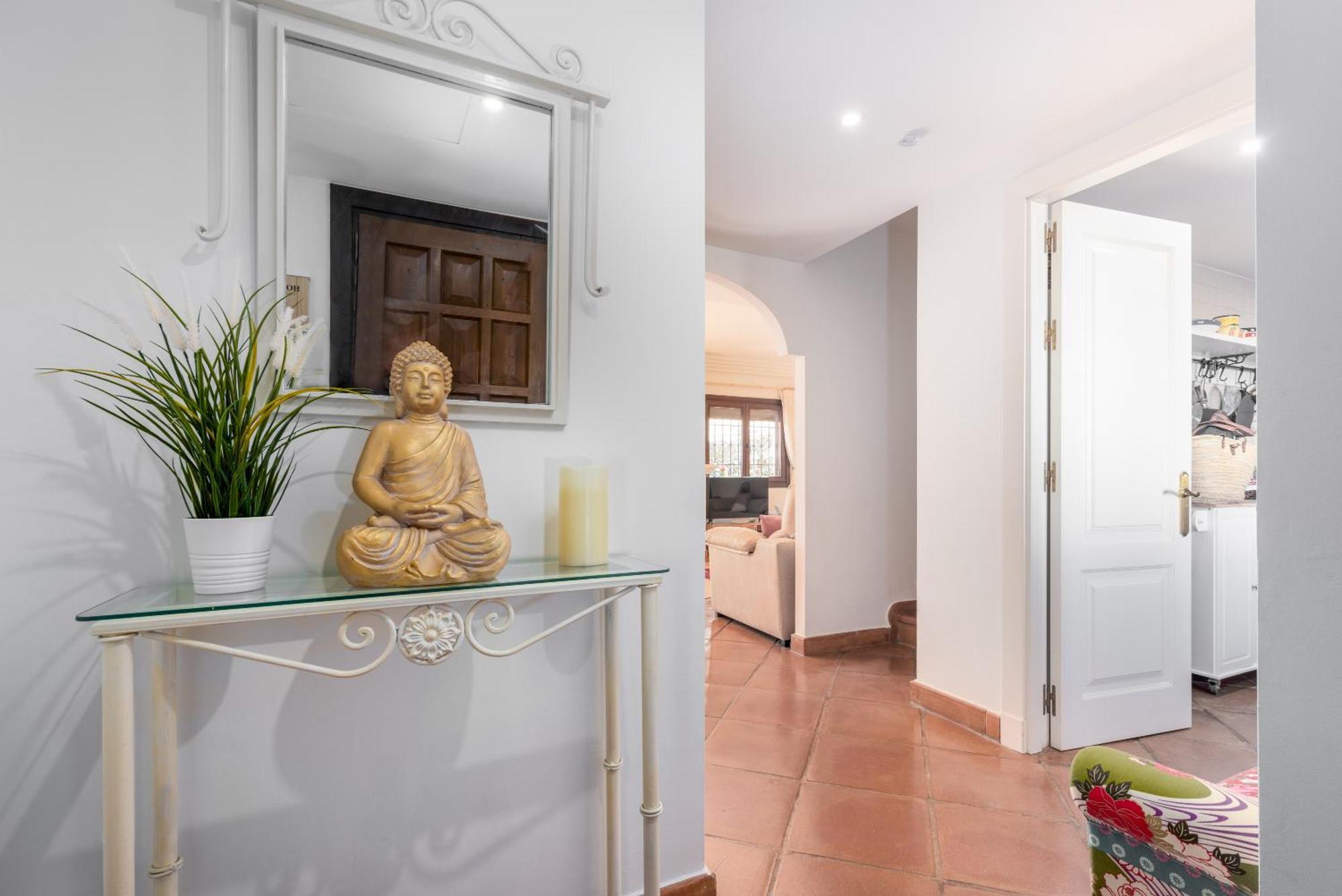 Casa rural Stylish 3 Bed House 2 Bathrooms, With Patio, Roof Terrace And Communal Pool 5 Minutes Away From The Beautiful Spanish White Village Of Pueblo And Only 20 Mins From The Sea Casares