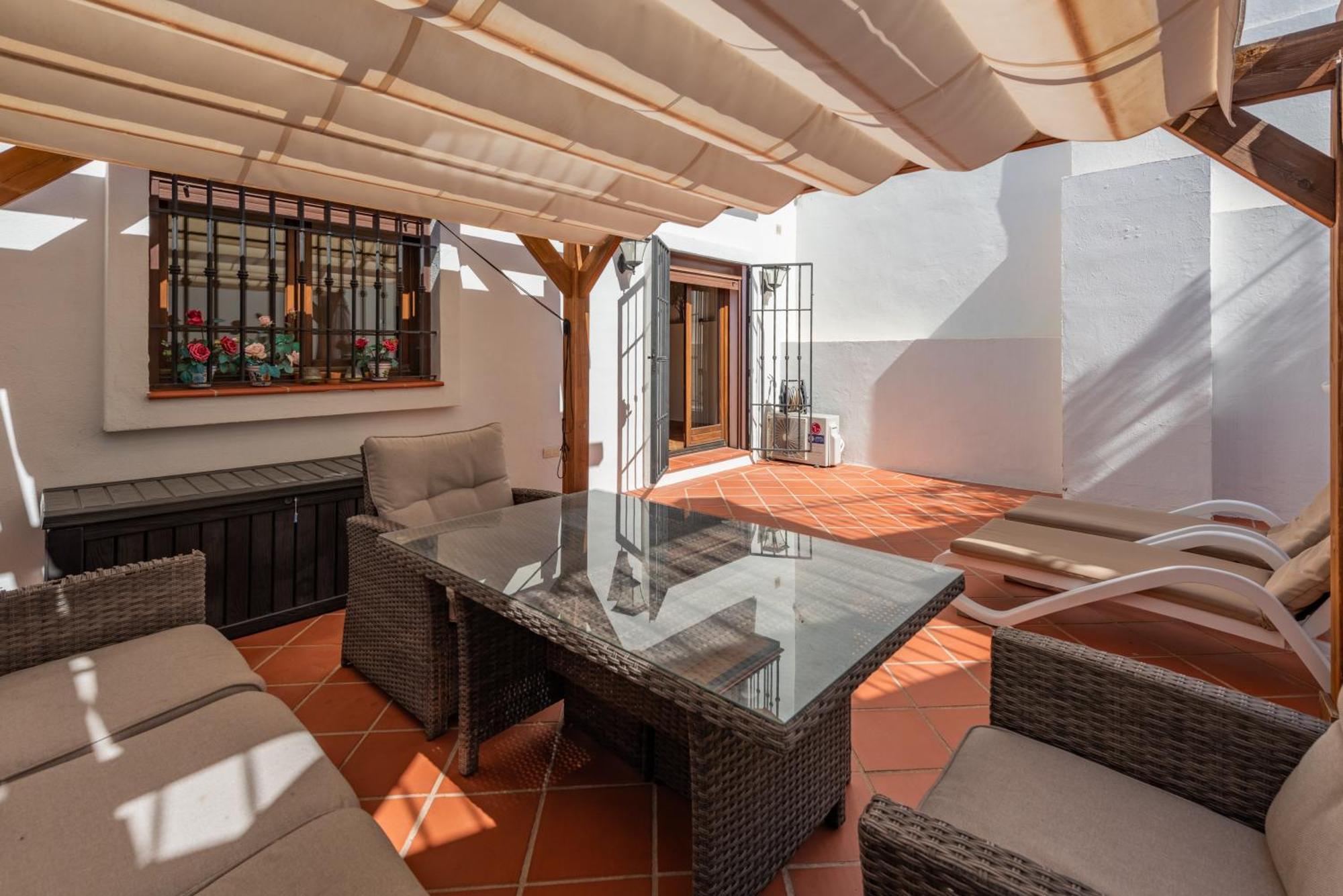 Casa rural Stylish 3 Bed House 2 Bathrooms, With Patio, Roof Terrace And Communal Pool 5 Minutes Away From The Beautiful Spanish White Village Of Pueblo And Only 20 Mins From The Sea