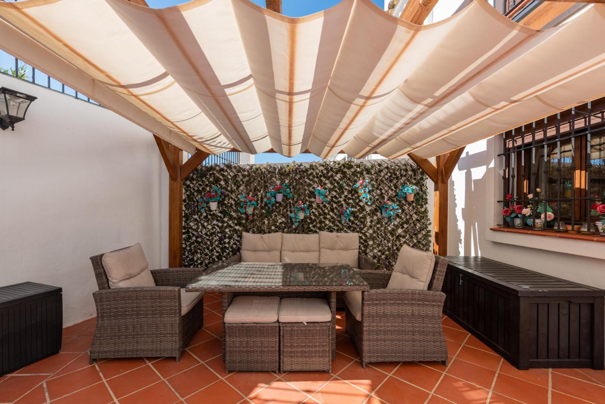 Stylish 3 Bed House 2 Bathrooms, With Patio, Roof Terrace And Communal Pool 5 Minutes Away From The Beautiful Spanish White Village Of Pueblo And Only 20 Mins From The Sea * Casares