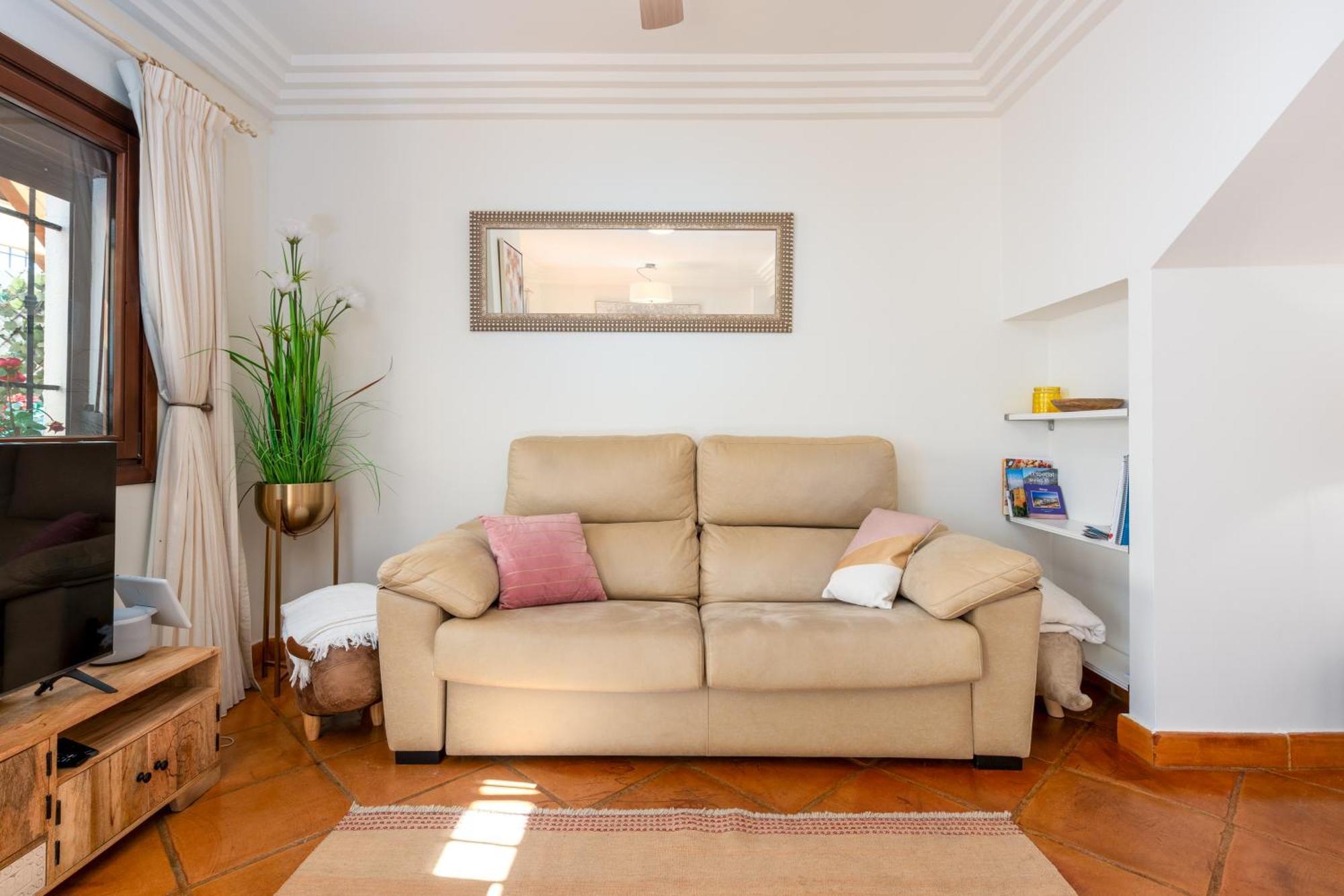 Stylish 3 Bed House 2 Bathrooms, With Patio, Roof Terrace And Communal Pool 5 Minutes Away From The Beautiful Spanish White Village Of Pueblo And Only 20 Mins From The Sea *