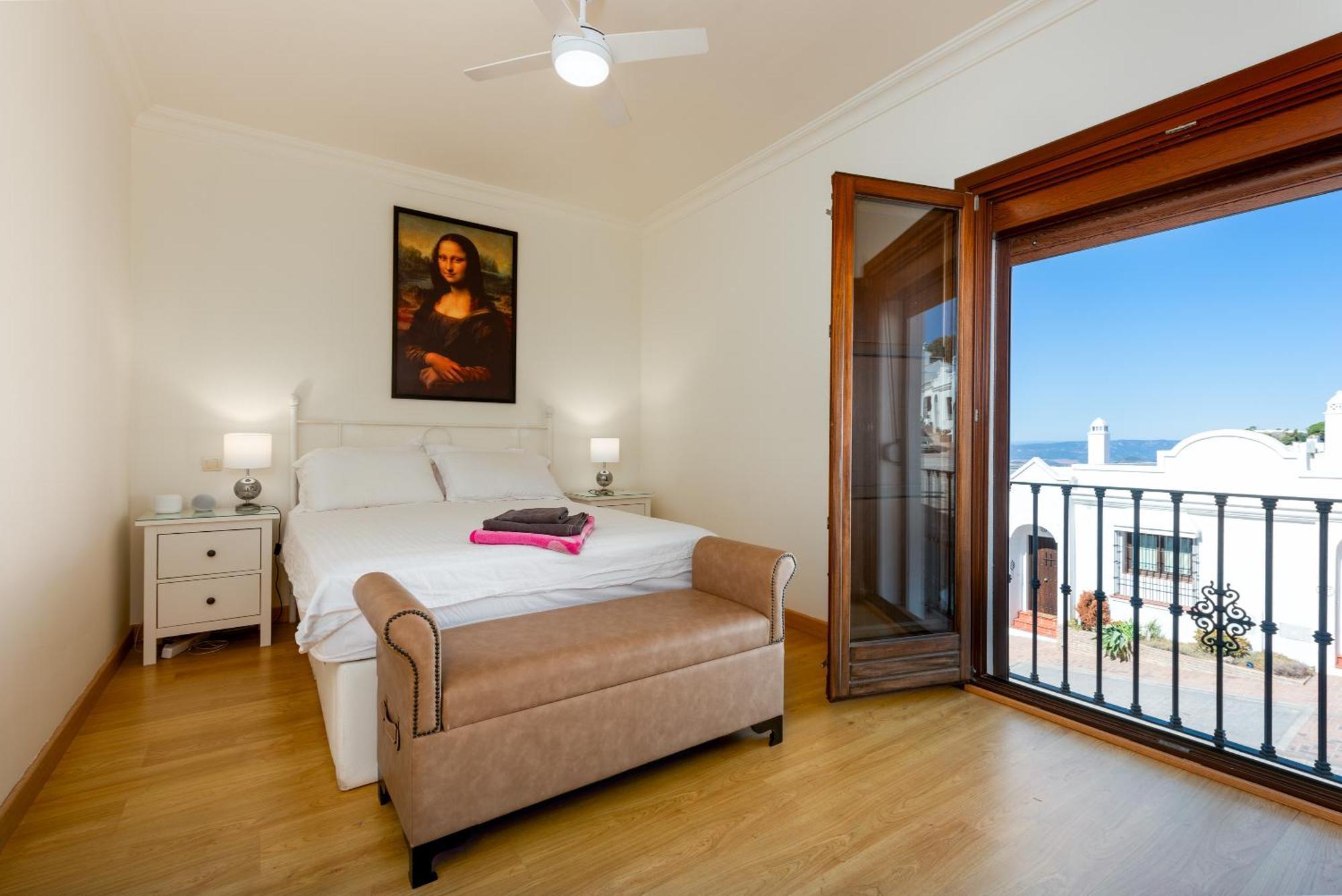Stylish 3 Bed House 2 Bathrooms, With Patio, Roof Terrace And Communal Pool 5 Minutes Away From The Beautiful Spanish White Village Of Pueblo And Only 20 Mins From The Sea * Casares