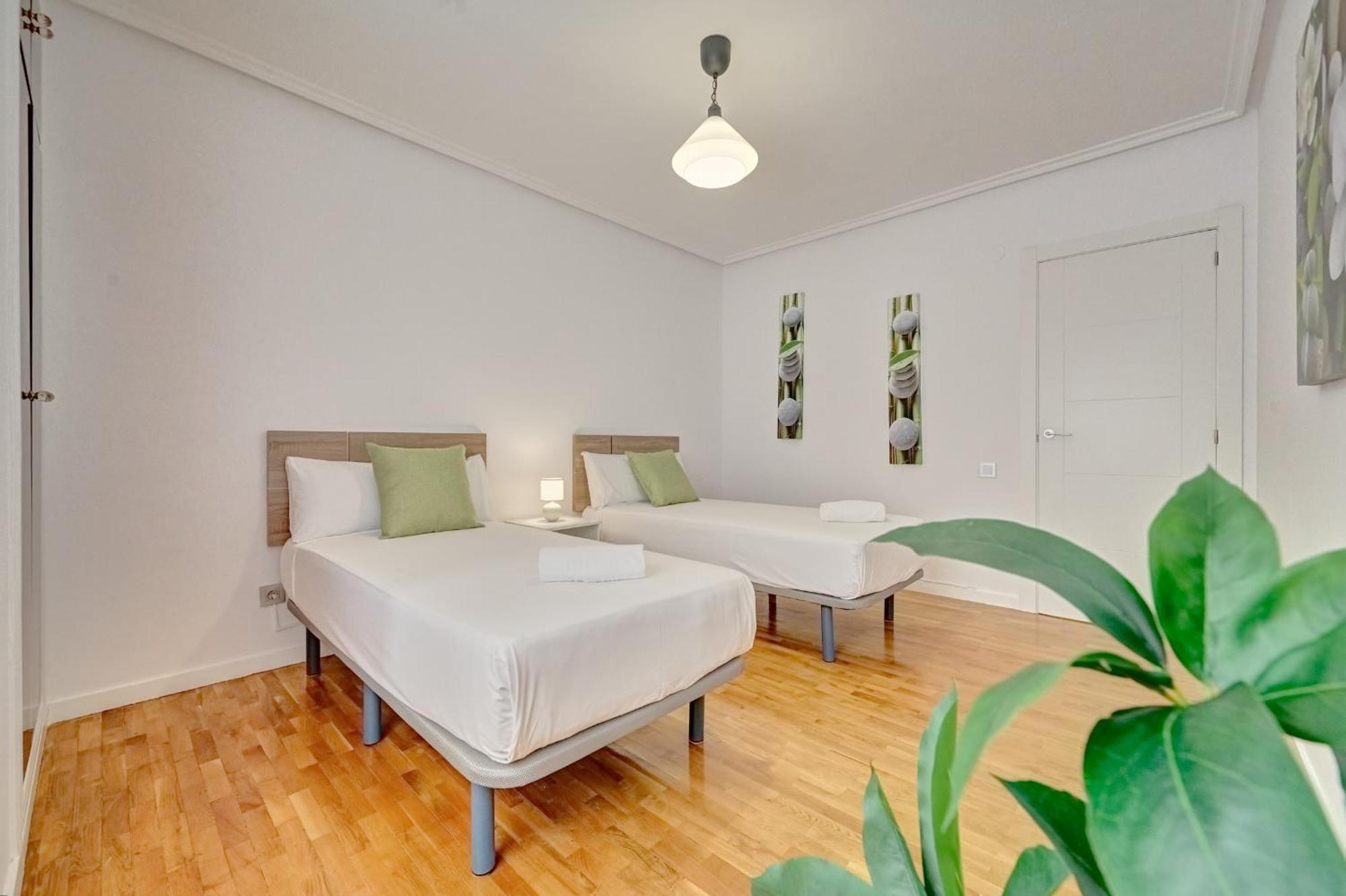 Palmeras By Clabao Logrono