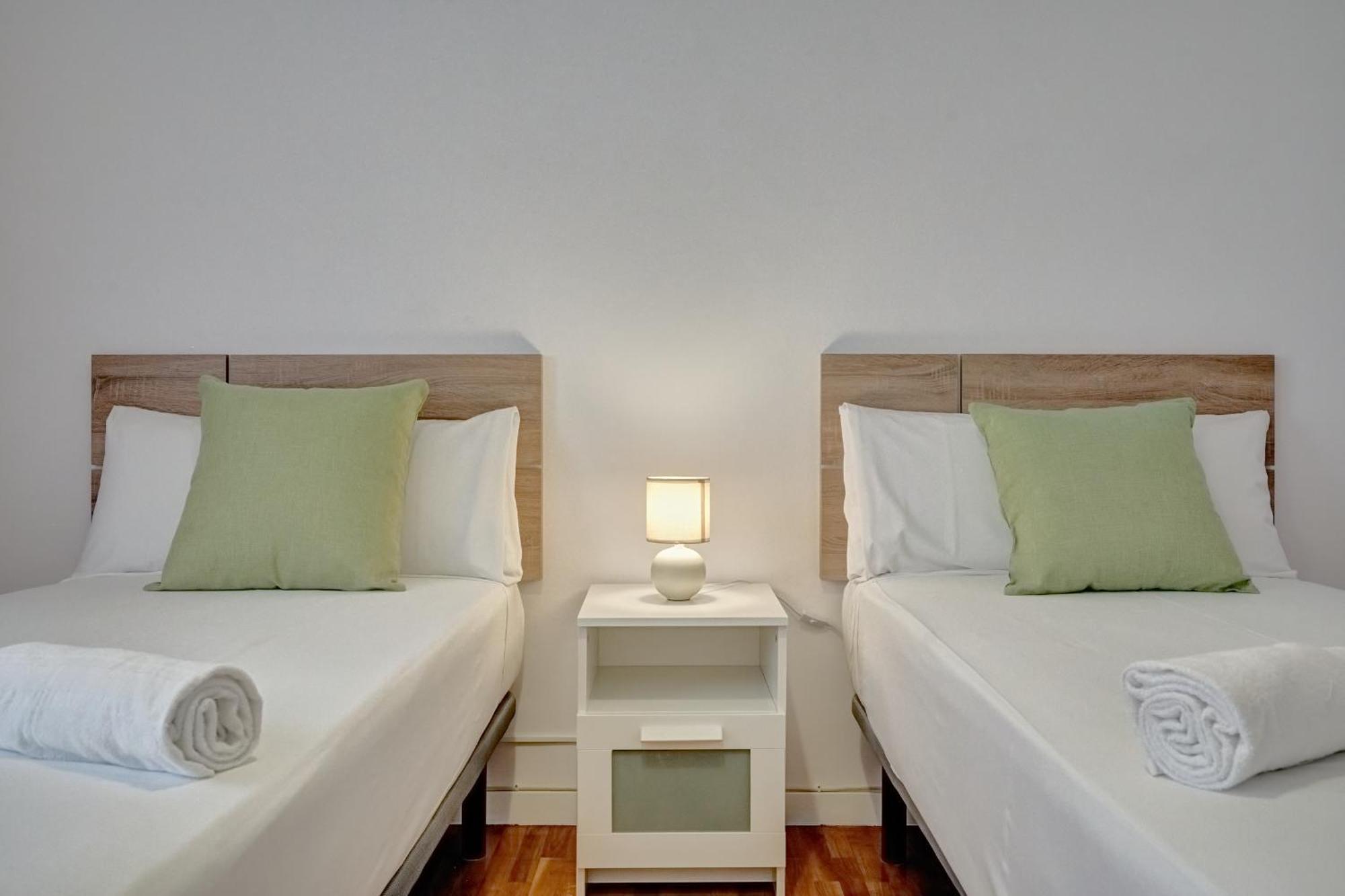 Palmeras By Clabao Logrono