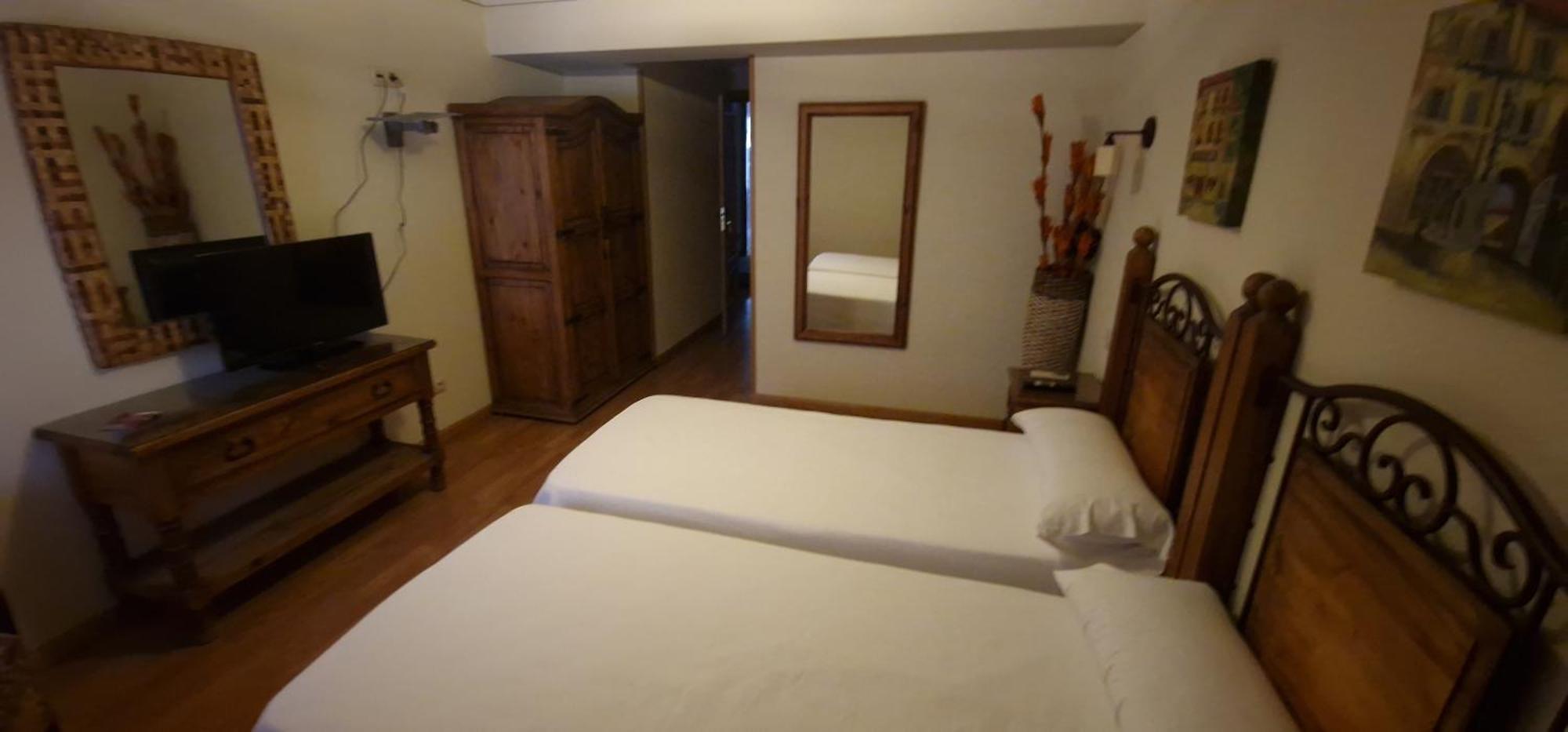 Hostal El Rastro Pensión 2*