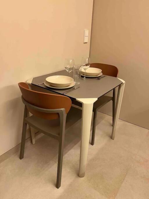 Apartamento Y Piscina Junto A La *