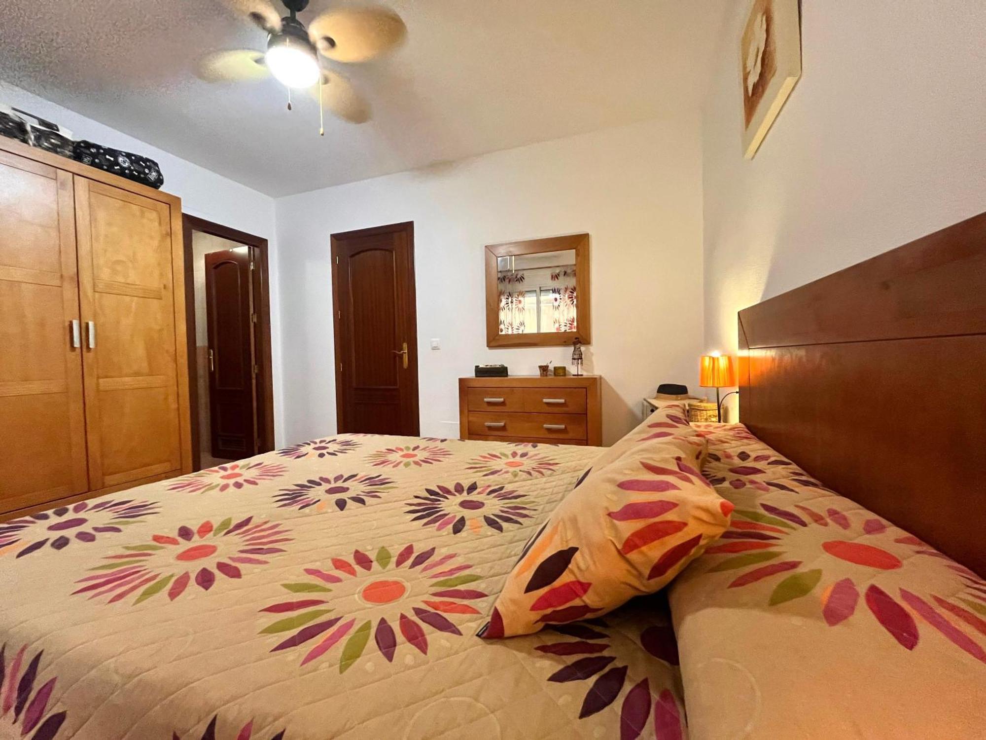 Apartamento Amplio De 3 Con Piscina, Pista De Padel, Futbol Y Garaje Cubierto 2 Coches En Altas Entinas *