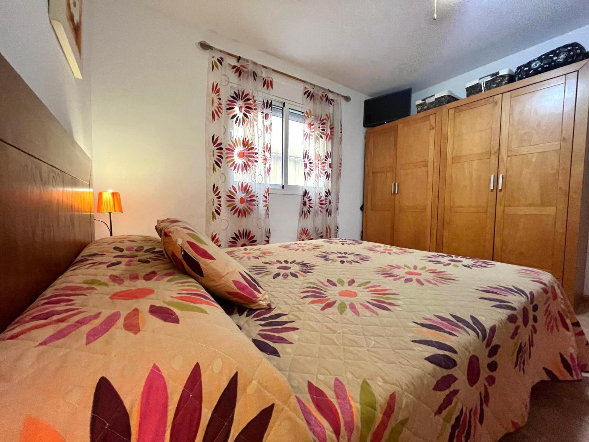 Apartamento Amplio De 3 Con Piscina, Pista De Padel, Futbol Y Garaje Cubierto 2 Coches En Altas Entinas Almerimar