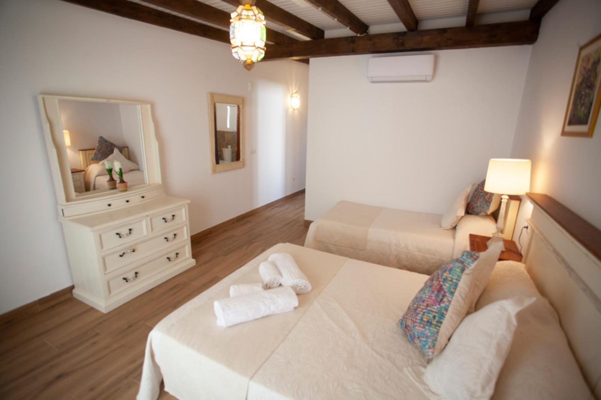 El Palacete De Cuevas Country house *