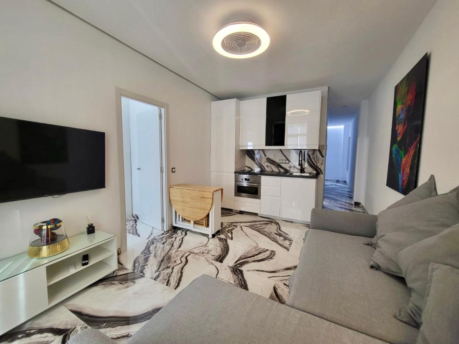 Apartment 2 Bedrooms Flat + Balcony + Parking At Canteras