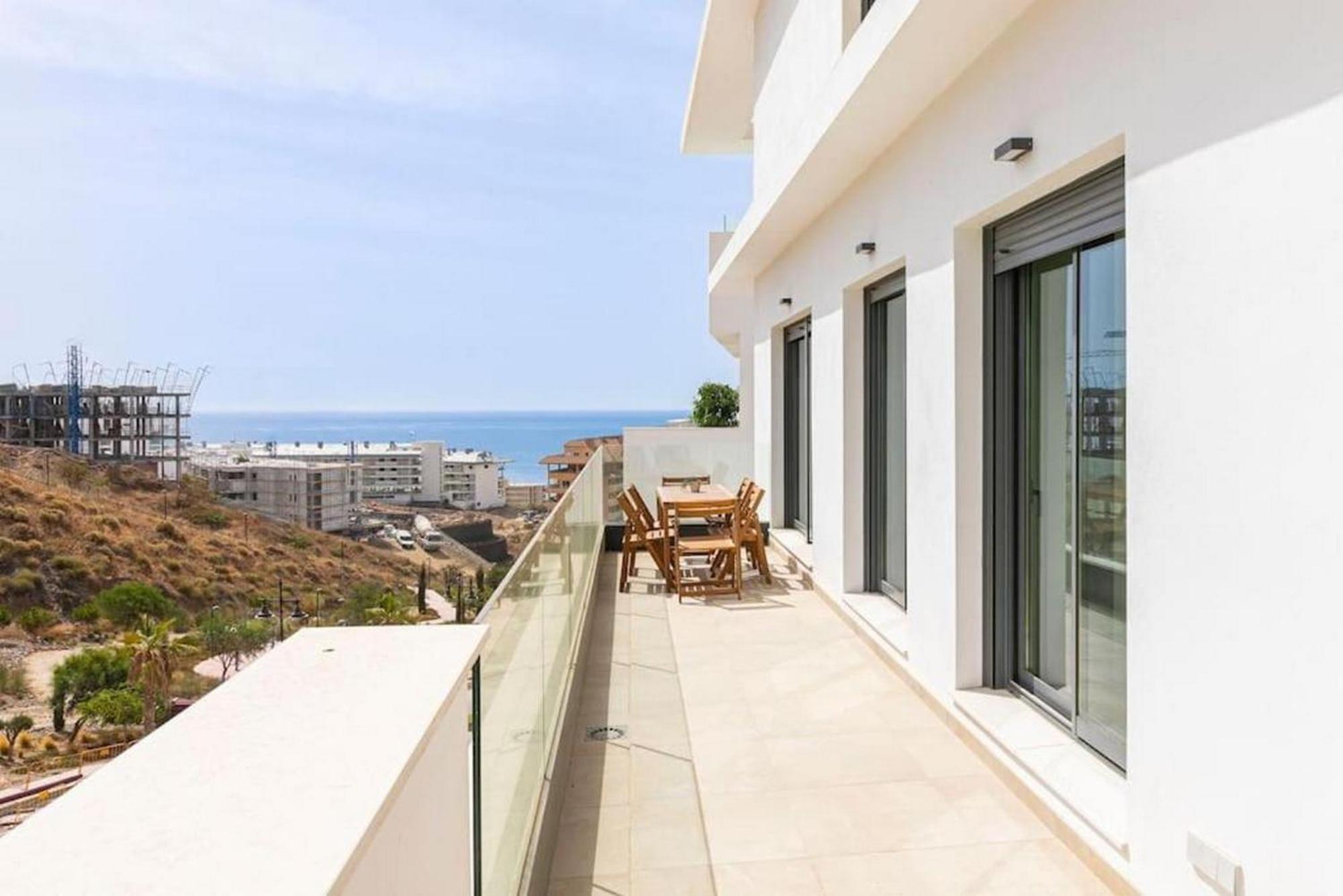 Middle Views Luxury Sea Escape Torremuelle