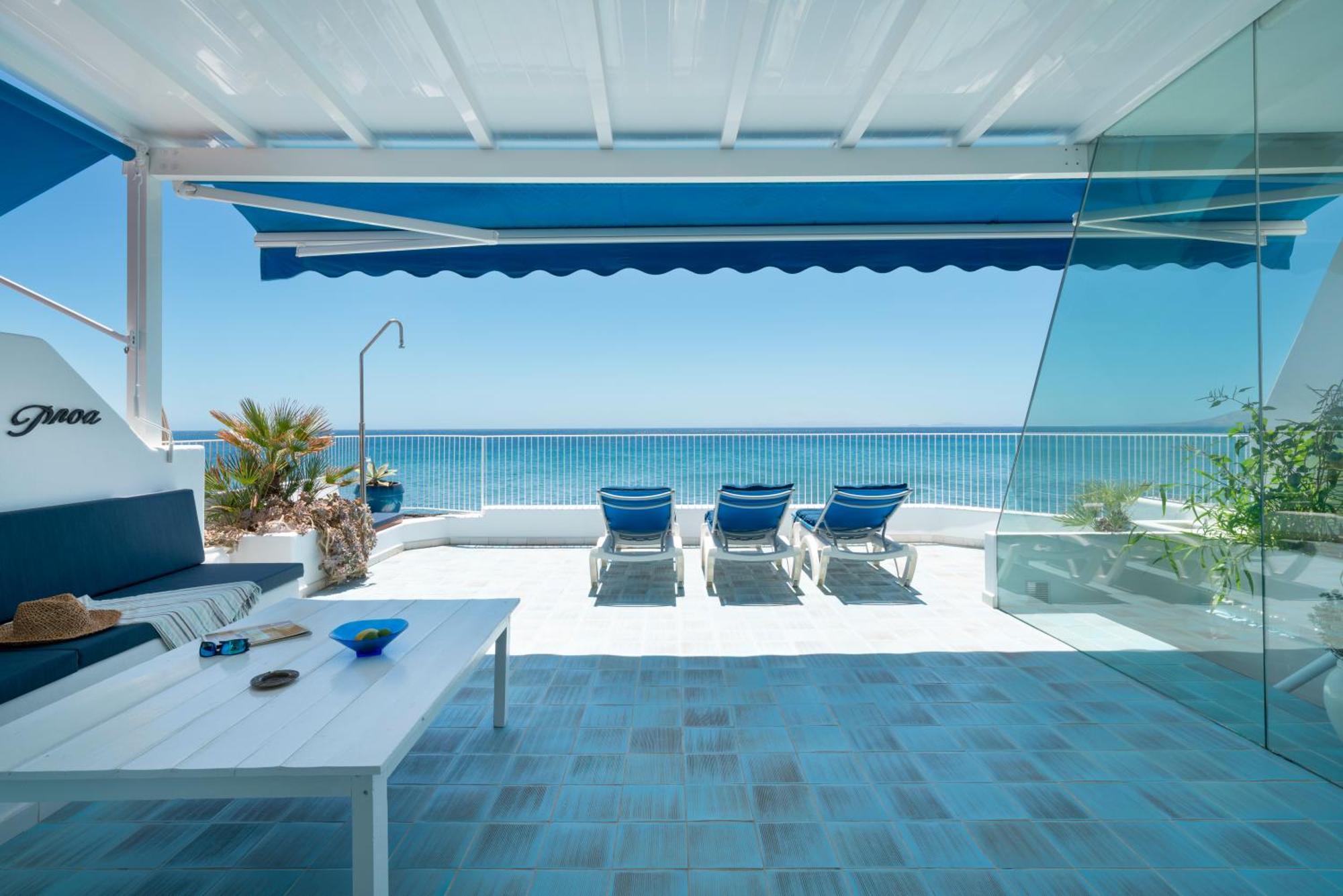 Villa Luxury Sea Front Caleton 40