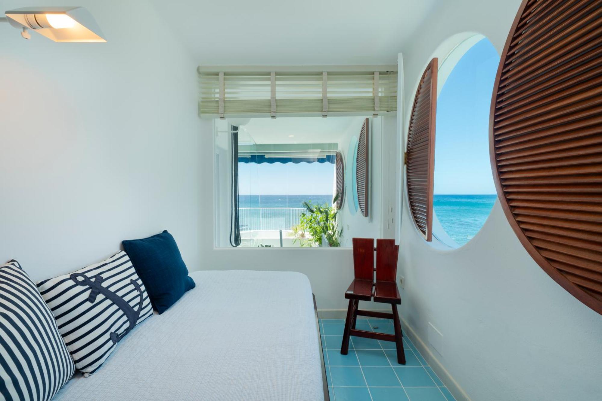 Luxury Sea Front Caleton 40