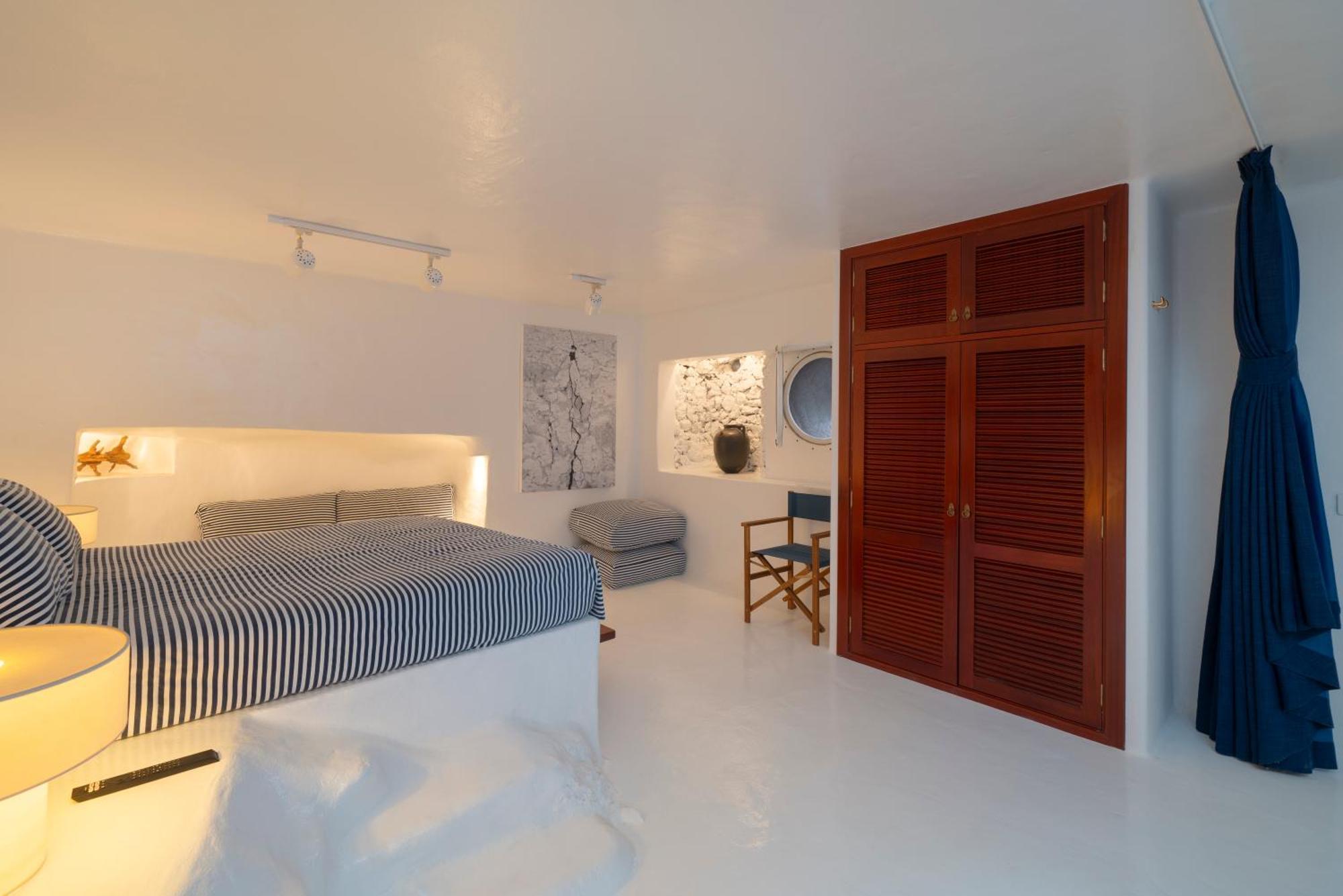 Villa Luxury Sea Front Caleton 40