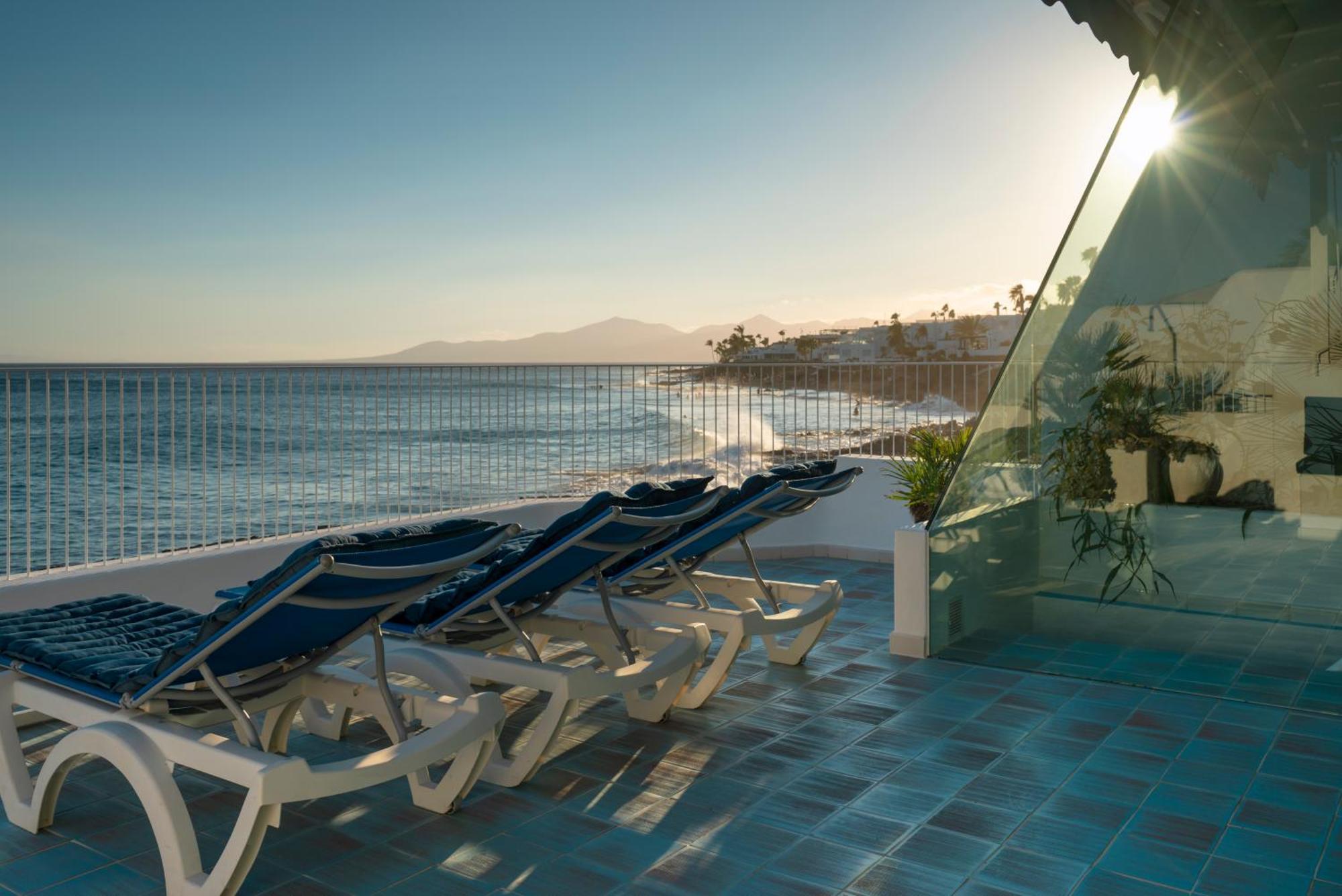 Villa Luxury Sea Front Caleton 40 *