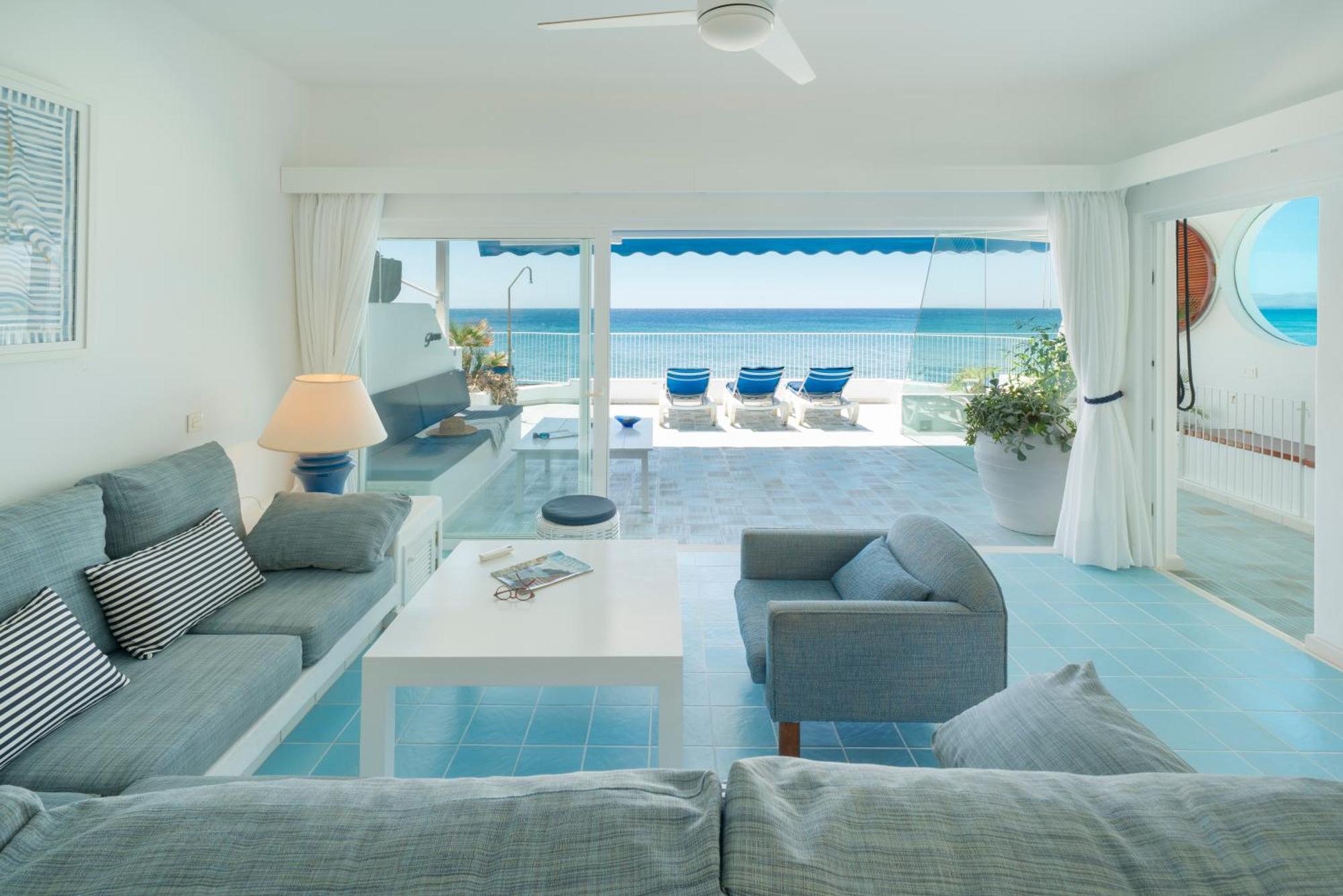 Luxury Sea Front Caleton 40 Villa