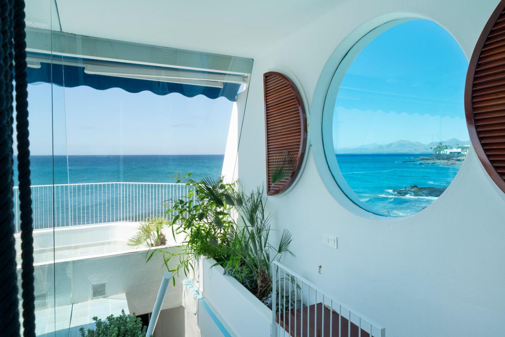 Villa Luxury Sea Front Caleton 40