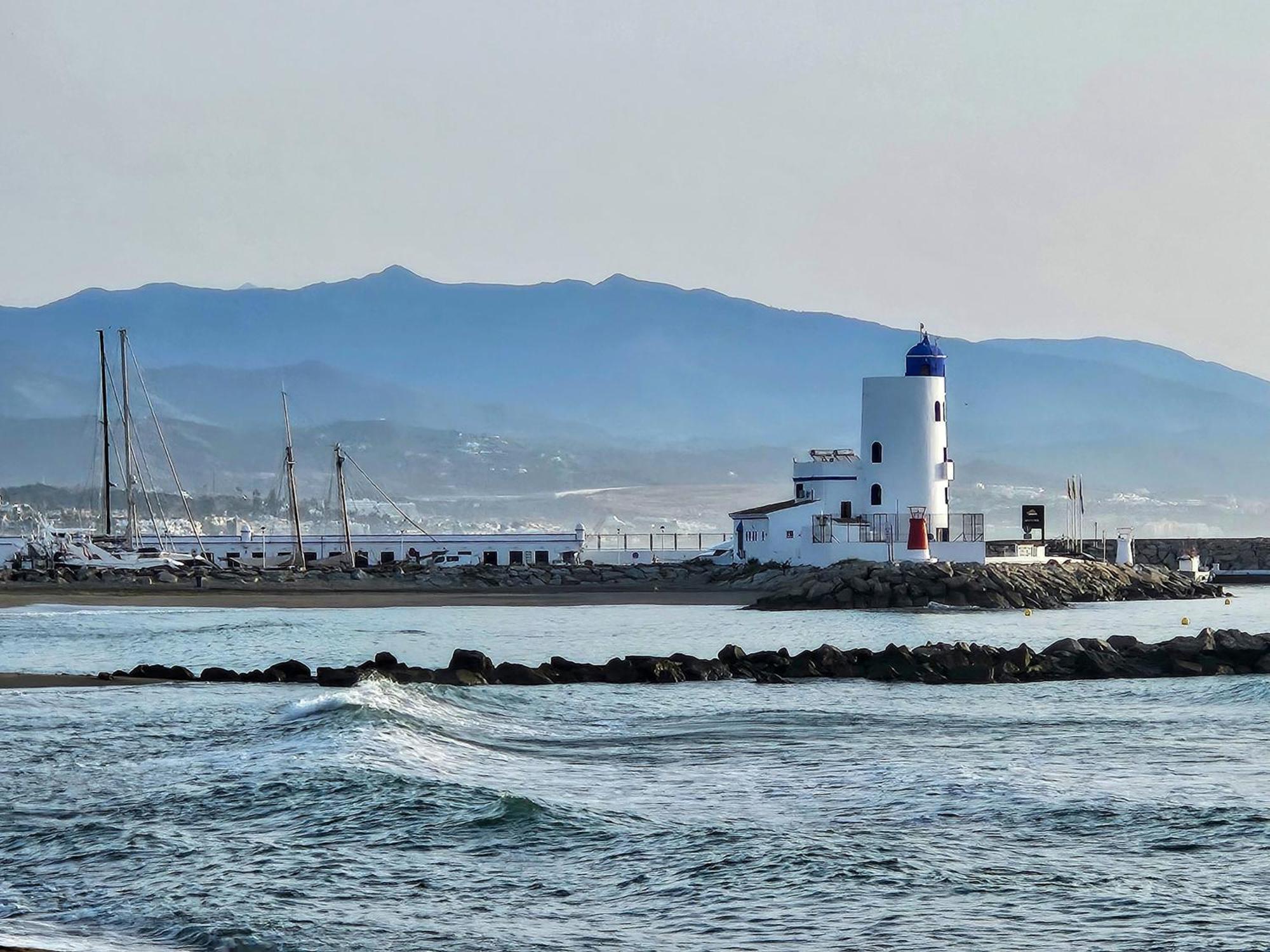 Luxury 4 Bed Townhouse Duquesa With Breathtaking Views Close To Port And Manilva