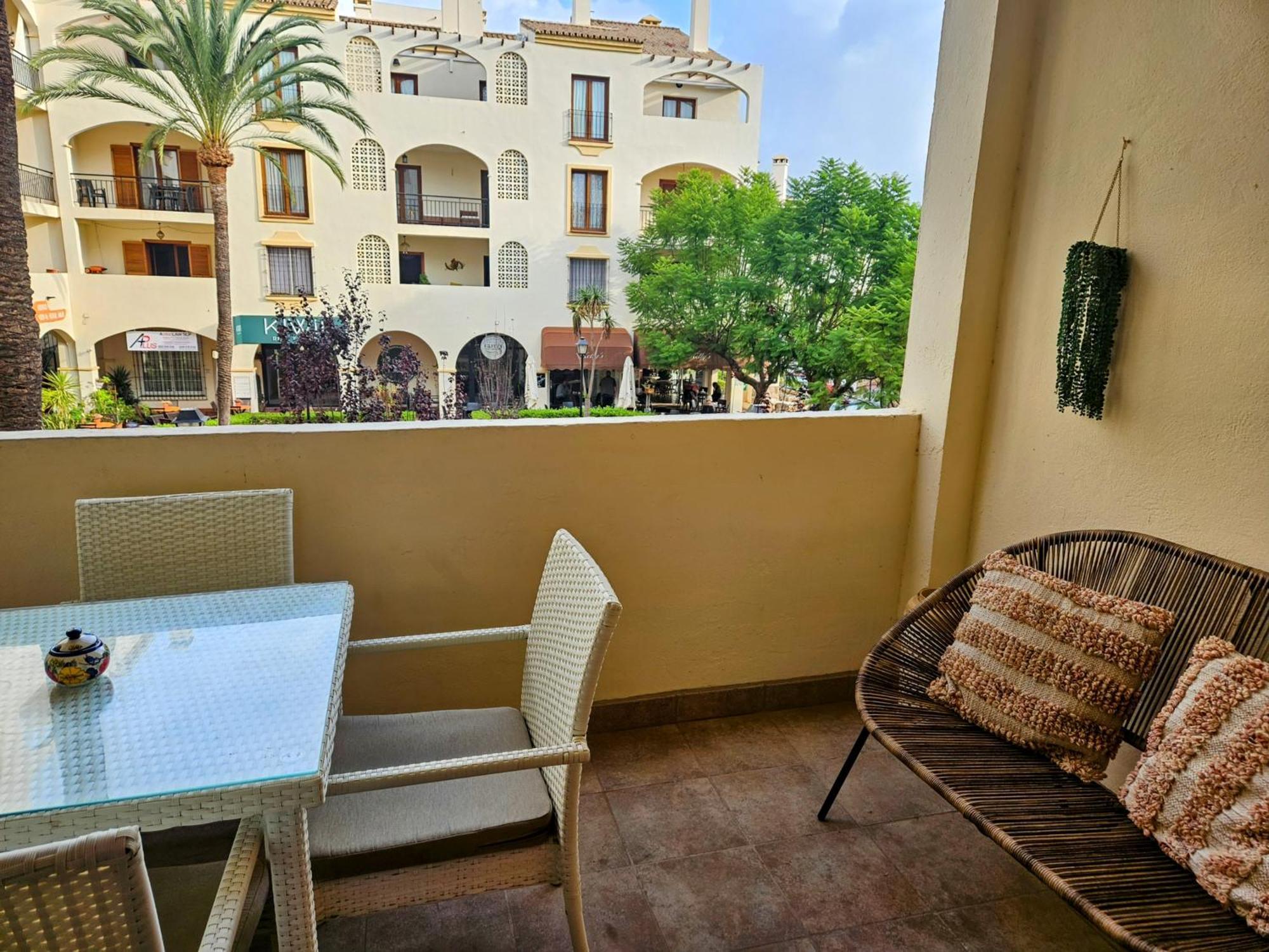 Monte Duquesa Large 2 Bed Ground Floor, Close To Port And With Communal Pool Apartment Manilva