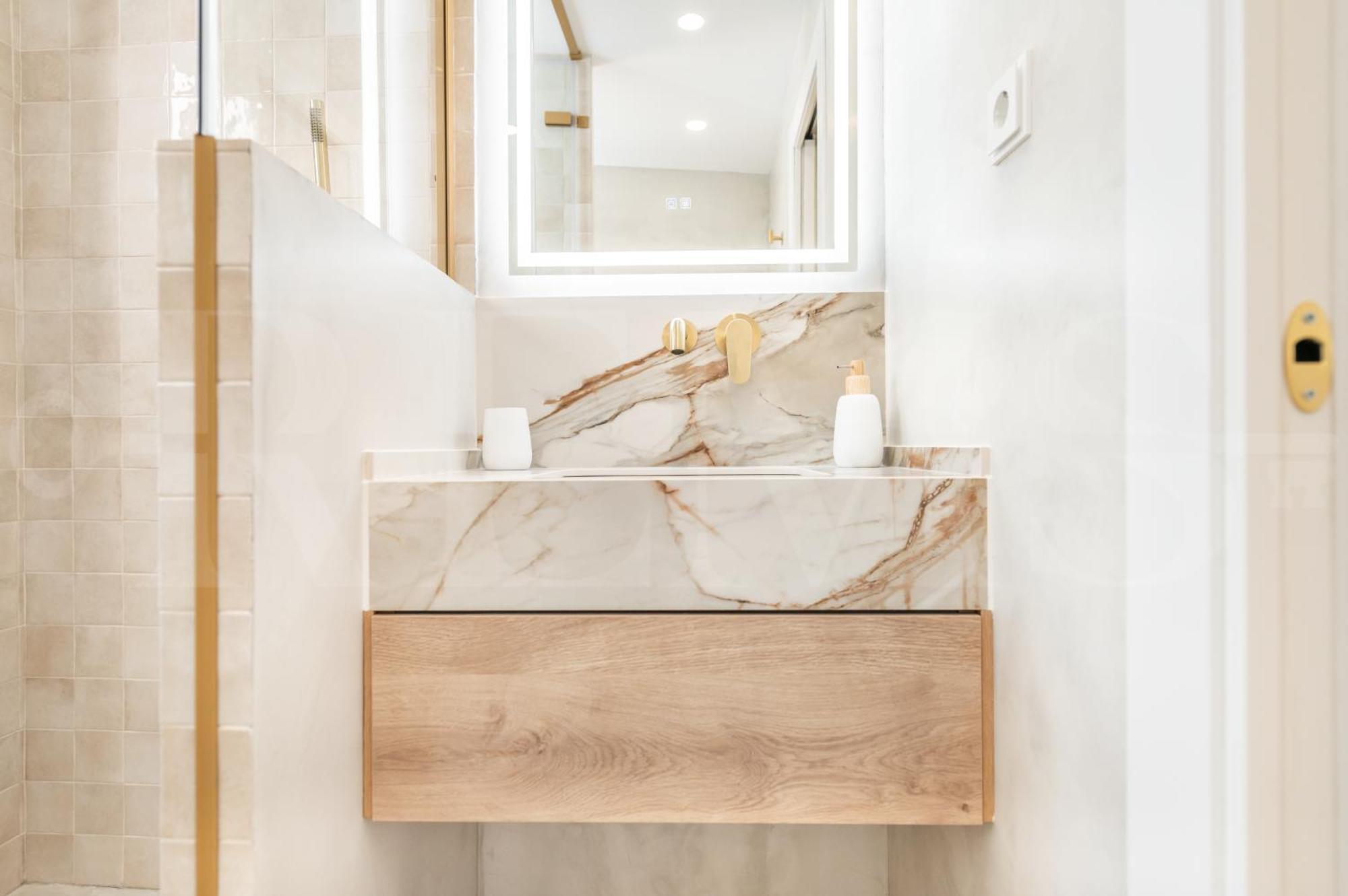 Apartamento Charming With Private Patio By Rems *