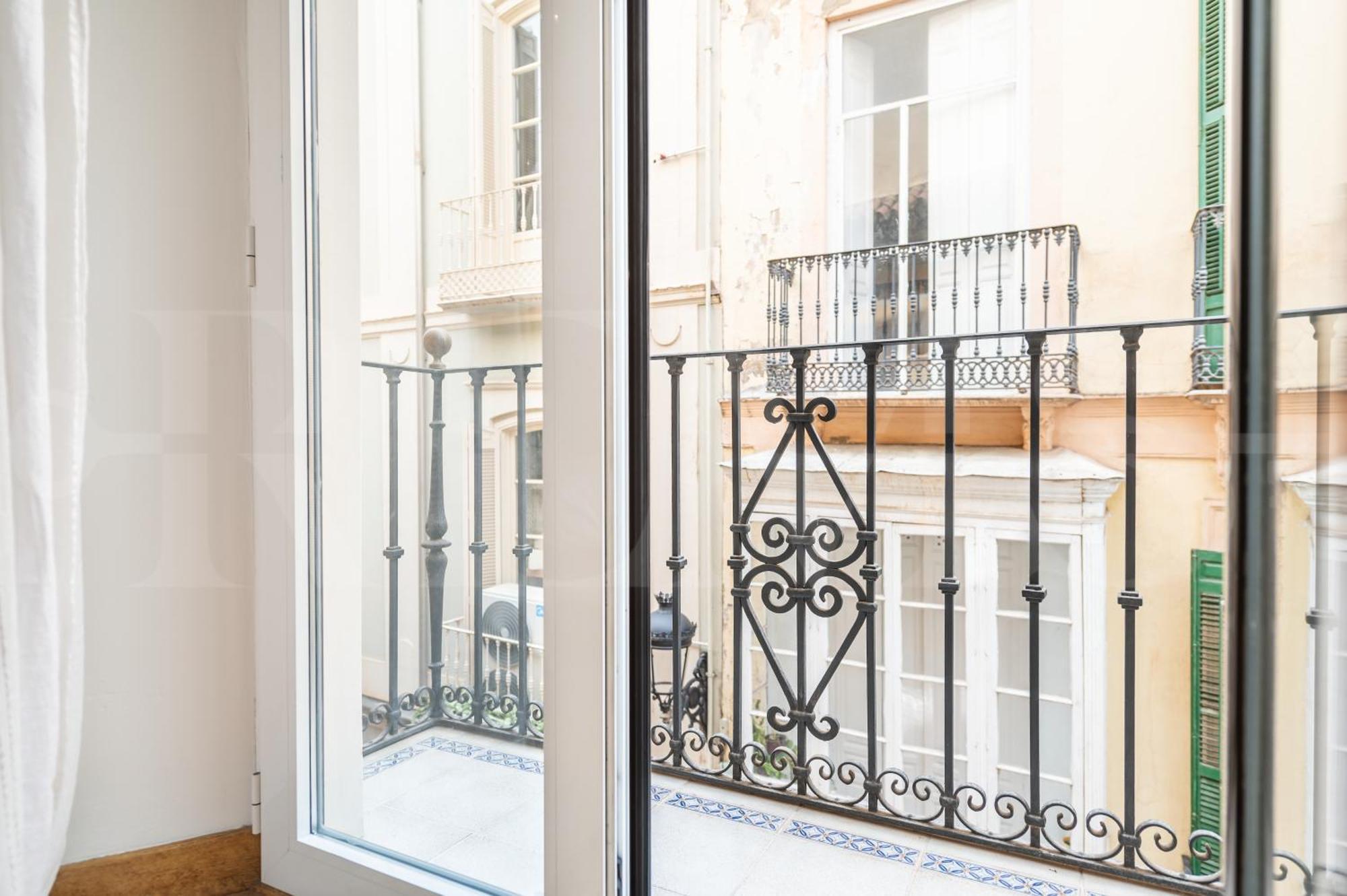Charming With Private Patio By Rems Apartamento