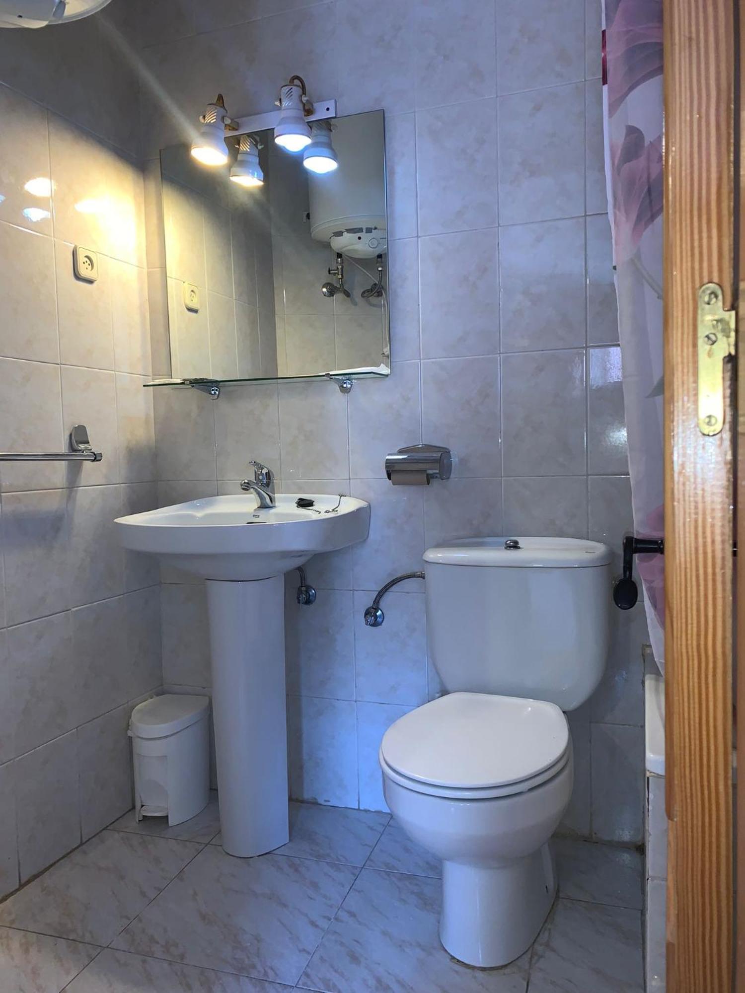 La Avenida Guest house *