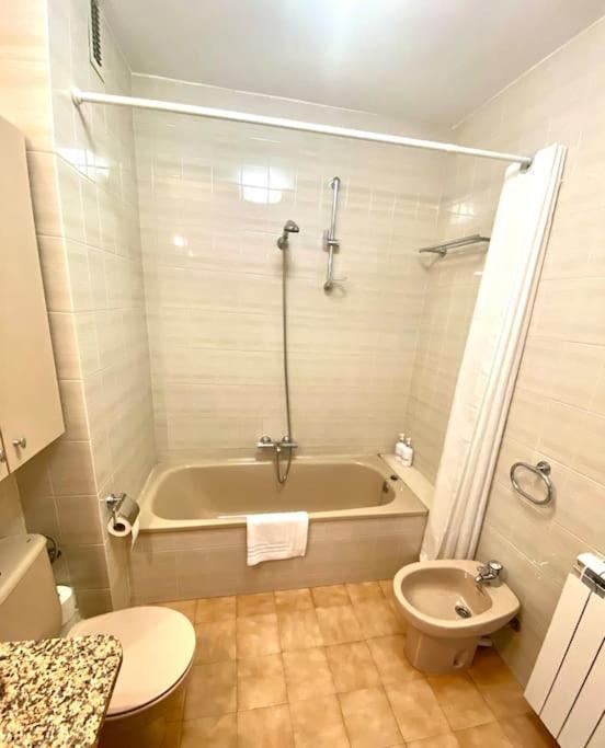 Super Exterior, Vistas, Amplio Y Muy Agradable! Apartamento Jaca
