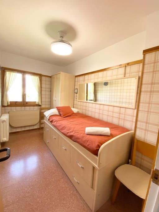 Super Exterior, Vistas, Amplio Y Muy Agradable! Jaca