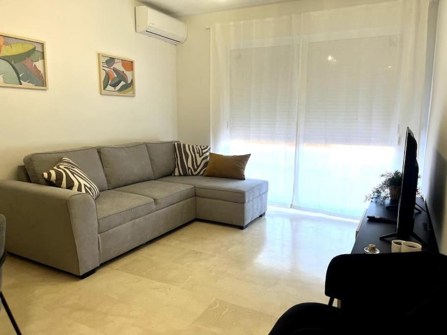 Hermoso De 2 Dormitorios, Gran Terraza, Vistas Al Mar Y Cerca De La Playa 