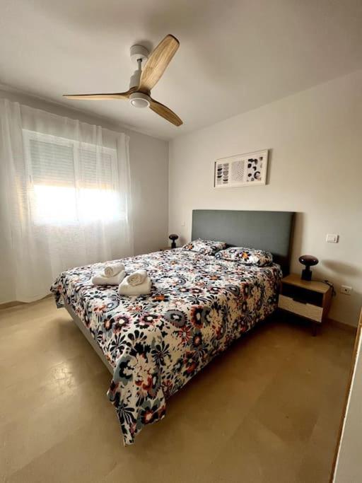 Hermoso De 2 Dormitorios, Gran Terraza, Vistas Al Mar Y Cerca De La Playa 